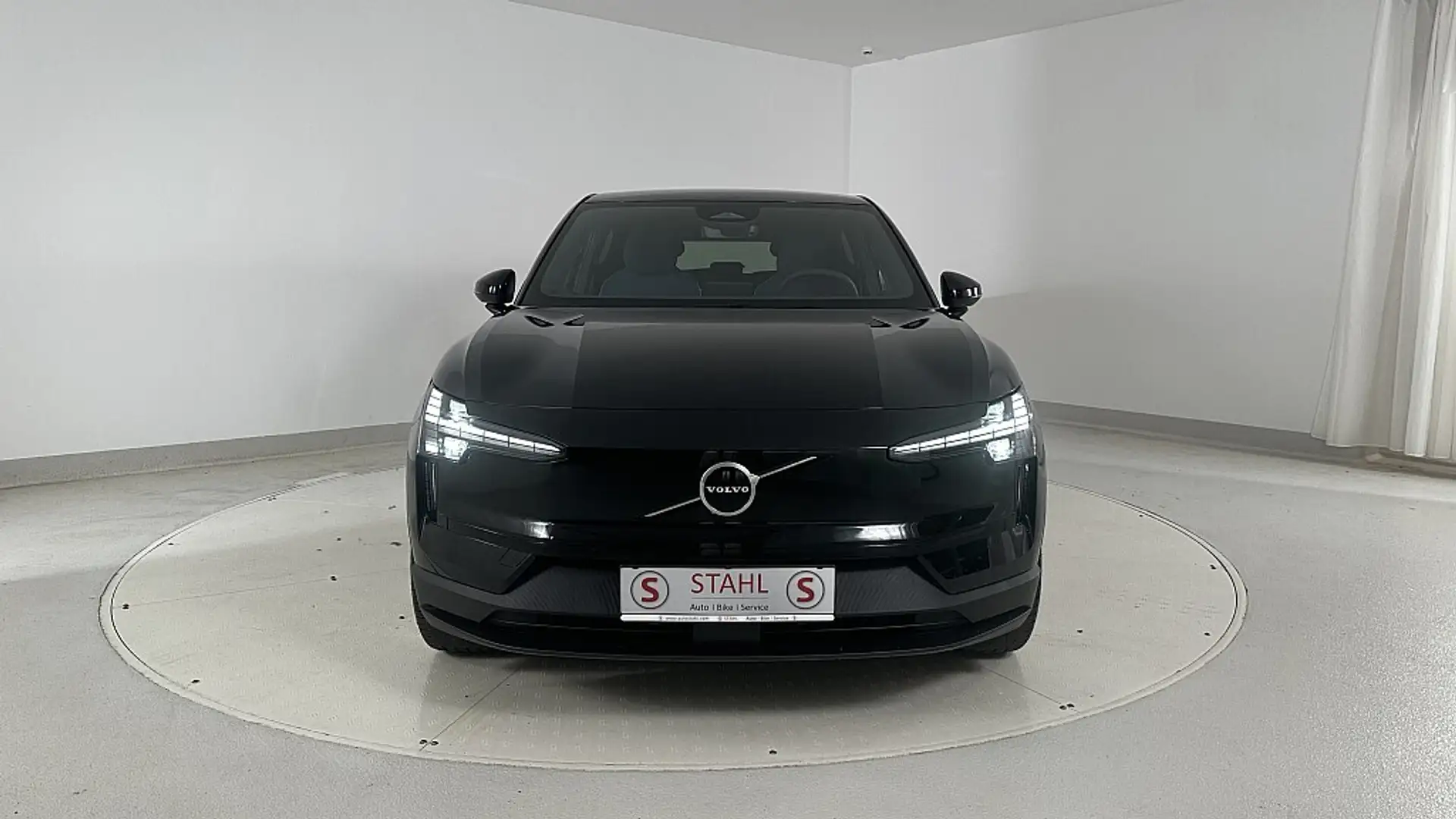 Volvo EX30 Single Motor Extended Range 69kWh Plus | Stahl ... Schwarz - 2