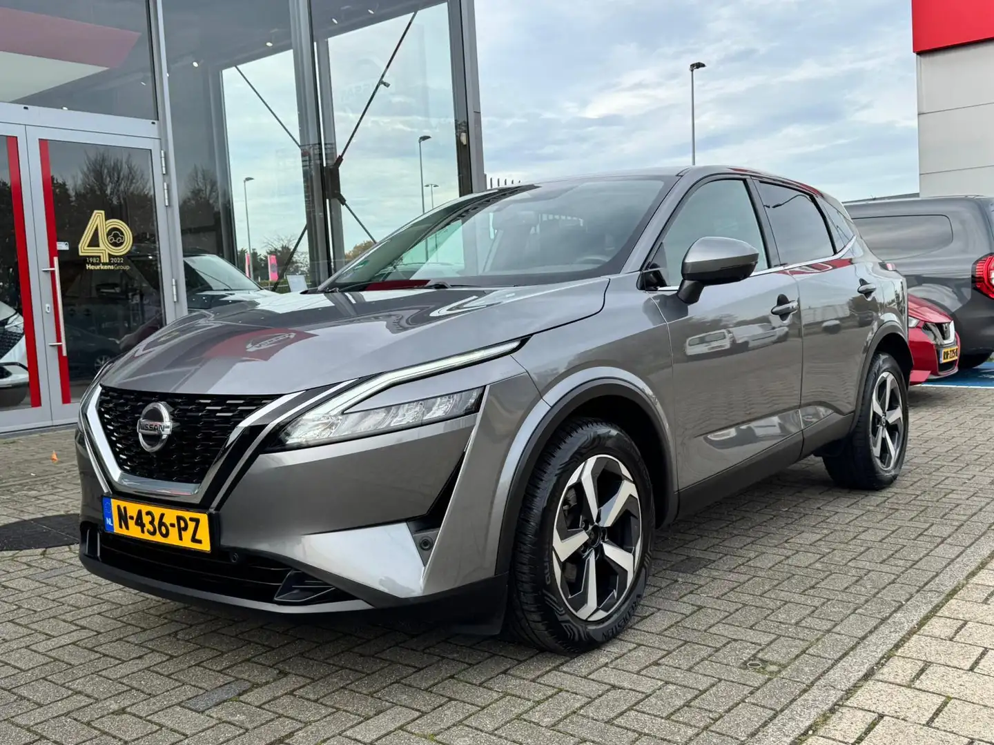 Nissan Qashqai 1.3 MHEV N-Connecta | NAVIGATIE | CAMERA | ADAPTIV Grijs - 2
