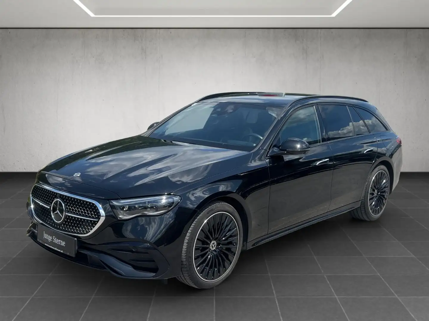 Mercedes-Benz E 300 de 4MATIC T-Modell AMG Line Schwarz - 2