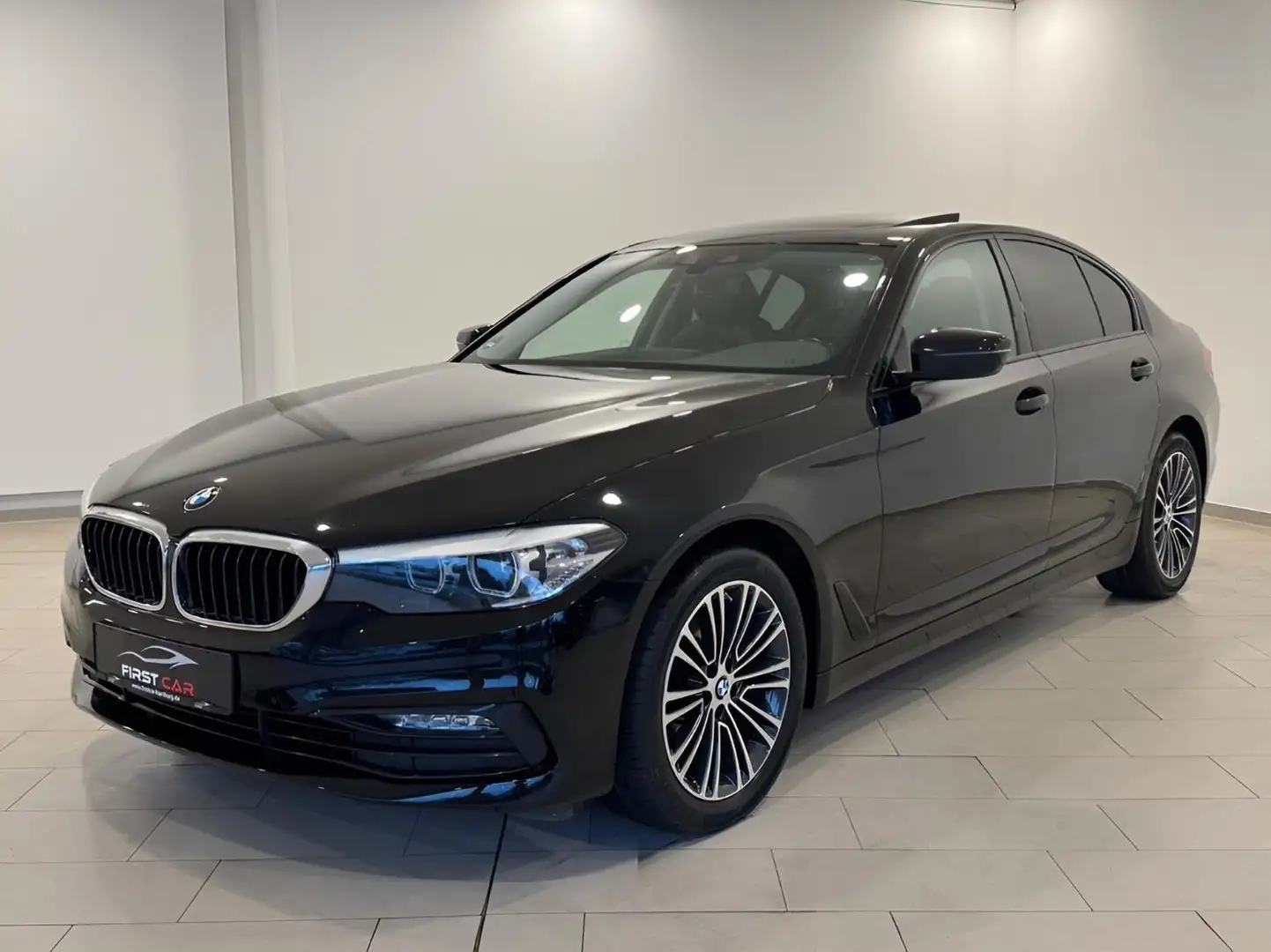 BMW 520 d Sport Line|SCHIEBEDACH|KAMERA|LEDER|NAVI| Schwarz - 1