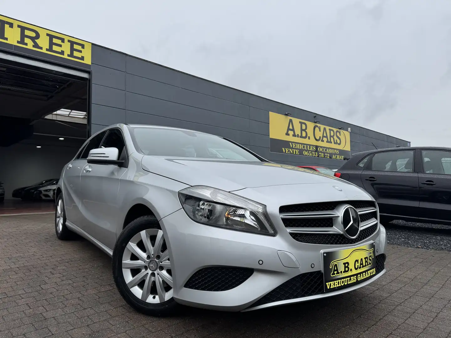 Mercedes-Benz A 180 BE Edition *GARANTIE 12MOIS*EURO6b* Gris - 1