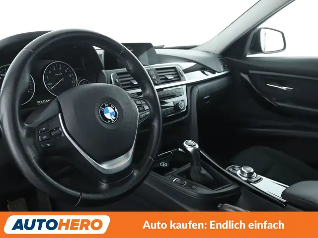 BMW 3 Series view 11