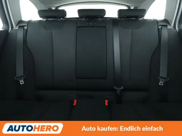 BMW 3 Series view 15