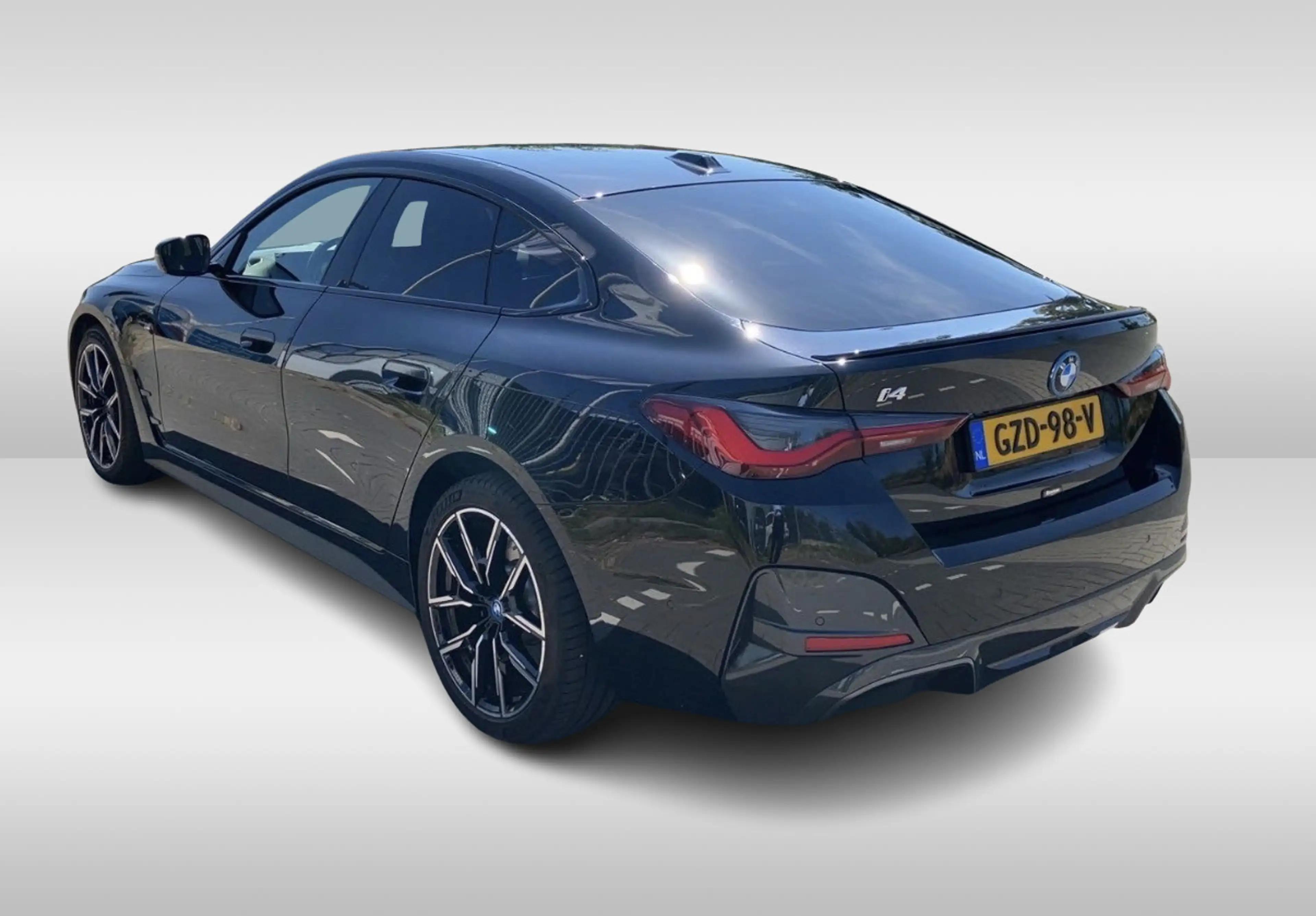 BMW i4 eDrive35 70 kWh M Sport / Camera / Leer&Alcantara — photo 4