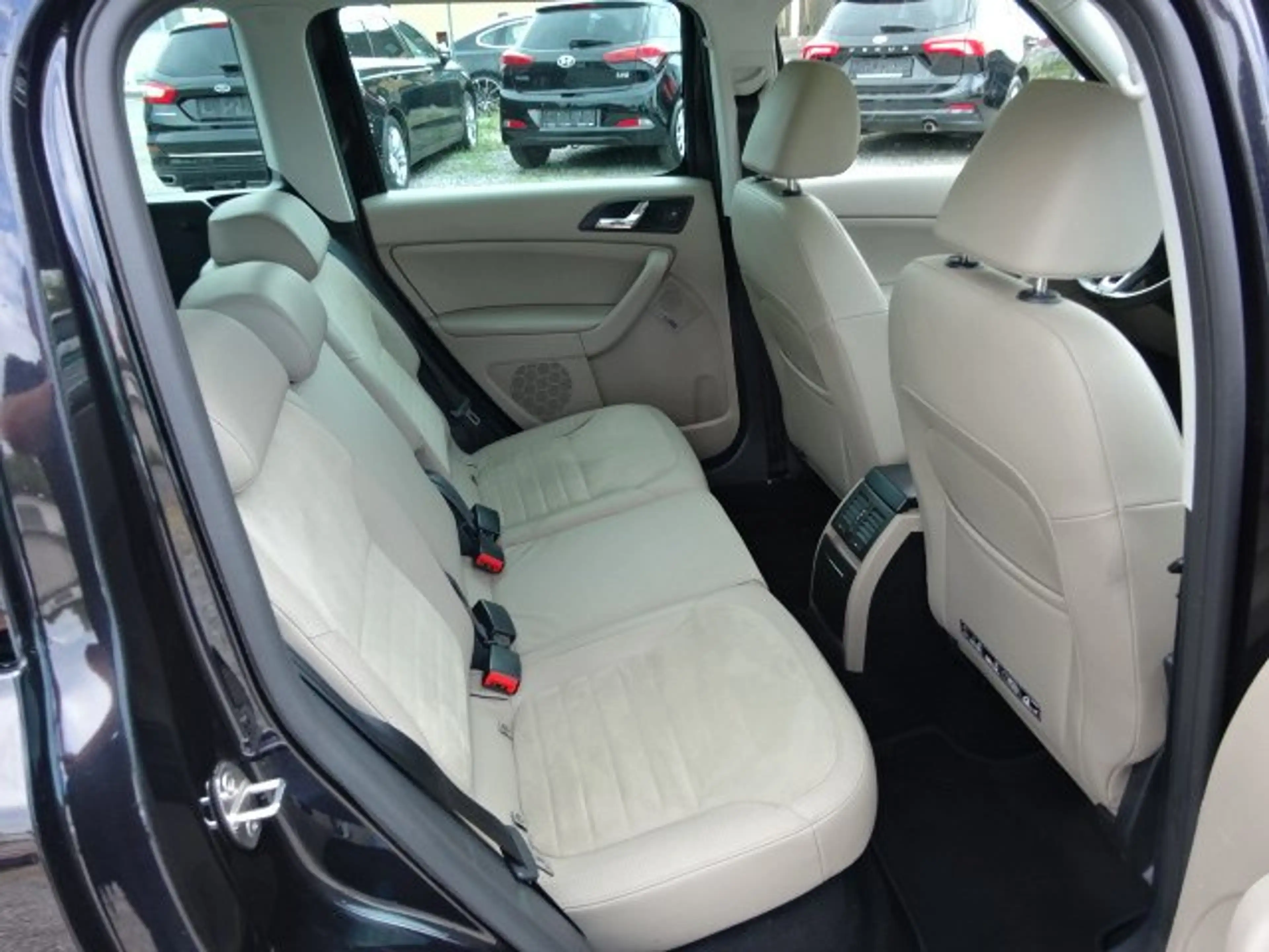 Skoda Yeti Style Outdoor 4x4 Automatik Pickerl 07.2027 Leder — photo 13