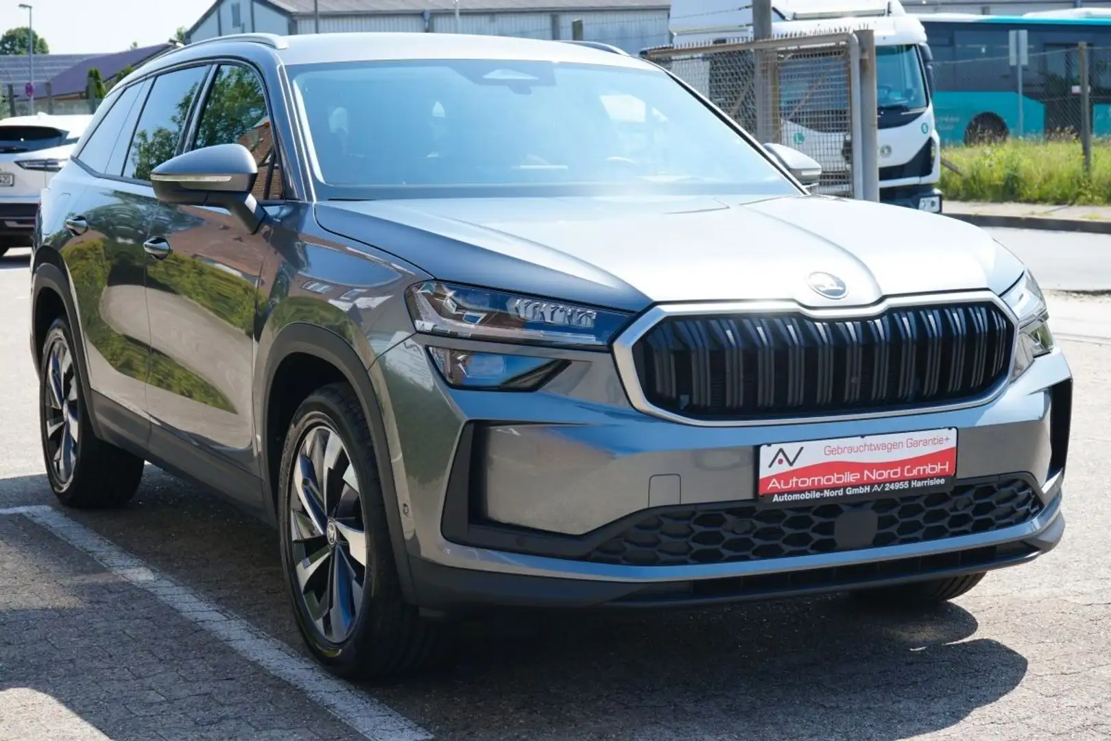 Skoda Kodiaq 2.0 TDI 190 PS 4x4 Sport*Head Up*7 Sitzer Grau - 2