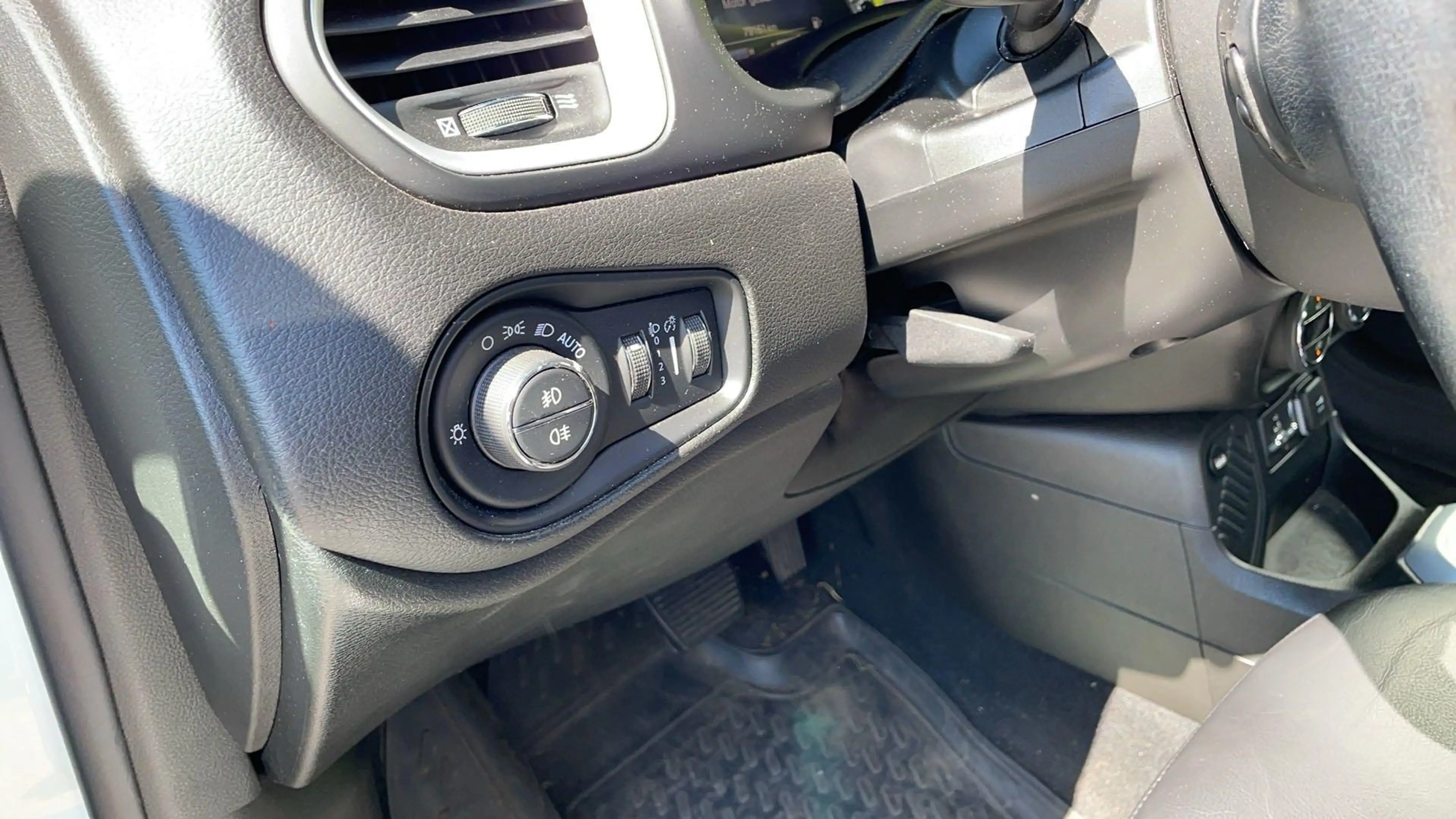 Jeep Renegade 1.4 MultiAir Limited — photo 12