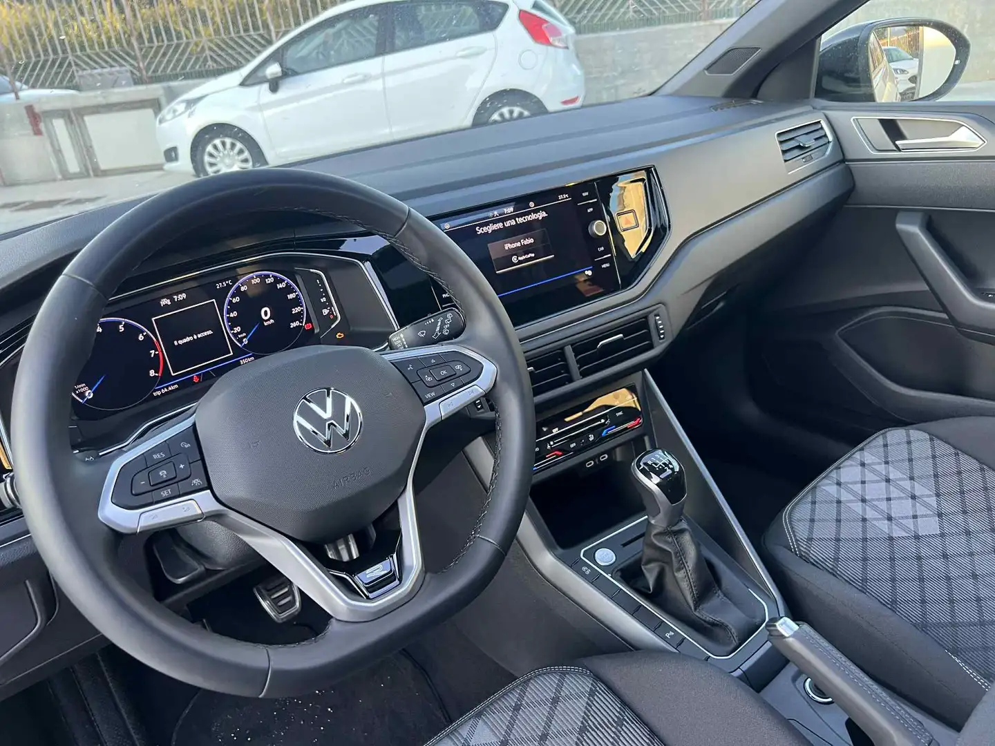 Volkswagen Taigo Taigo 1.0 tsi 110CV R-Line 110cv-KM0-TETTO APRIBLE Beige - 2