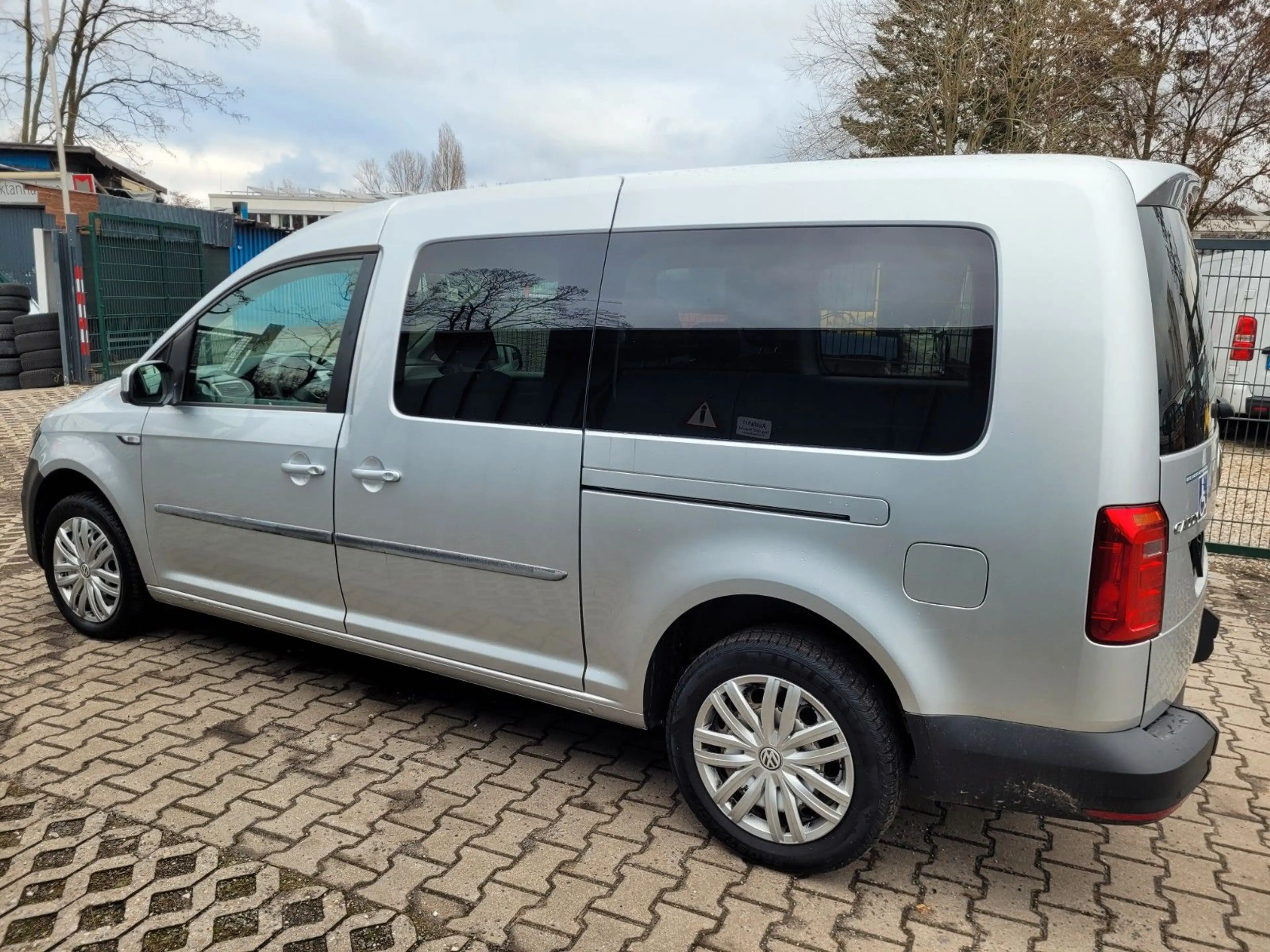 Volkswagen Caddy Caddy MaxRollstuhlrampe — photo 8