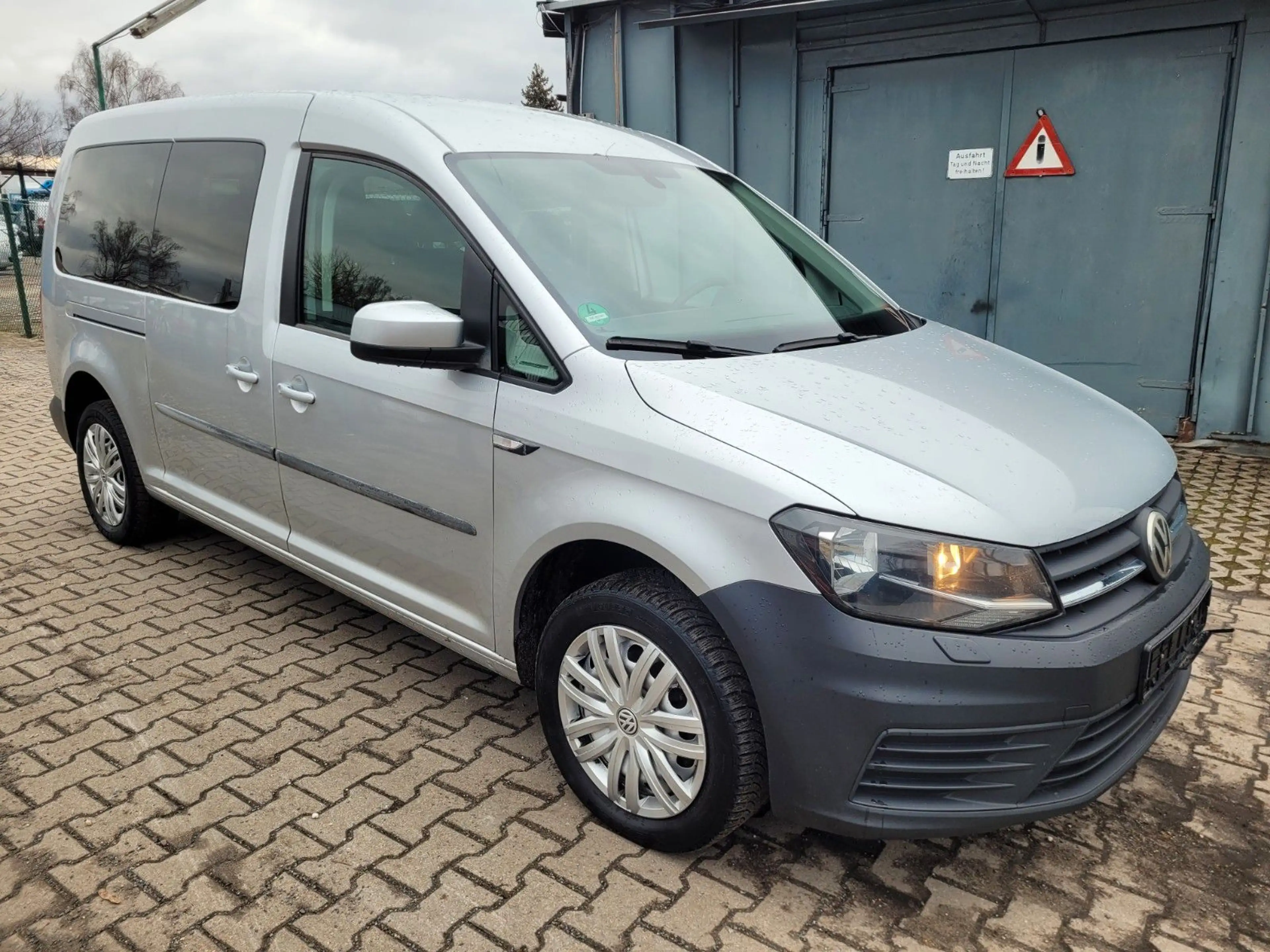 Volkswagen Caddy Caddy MaxRollstuhlrampe — photo 2