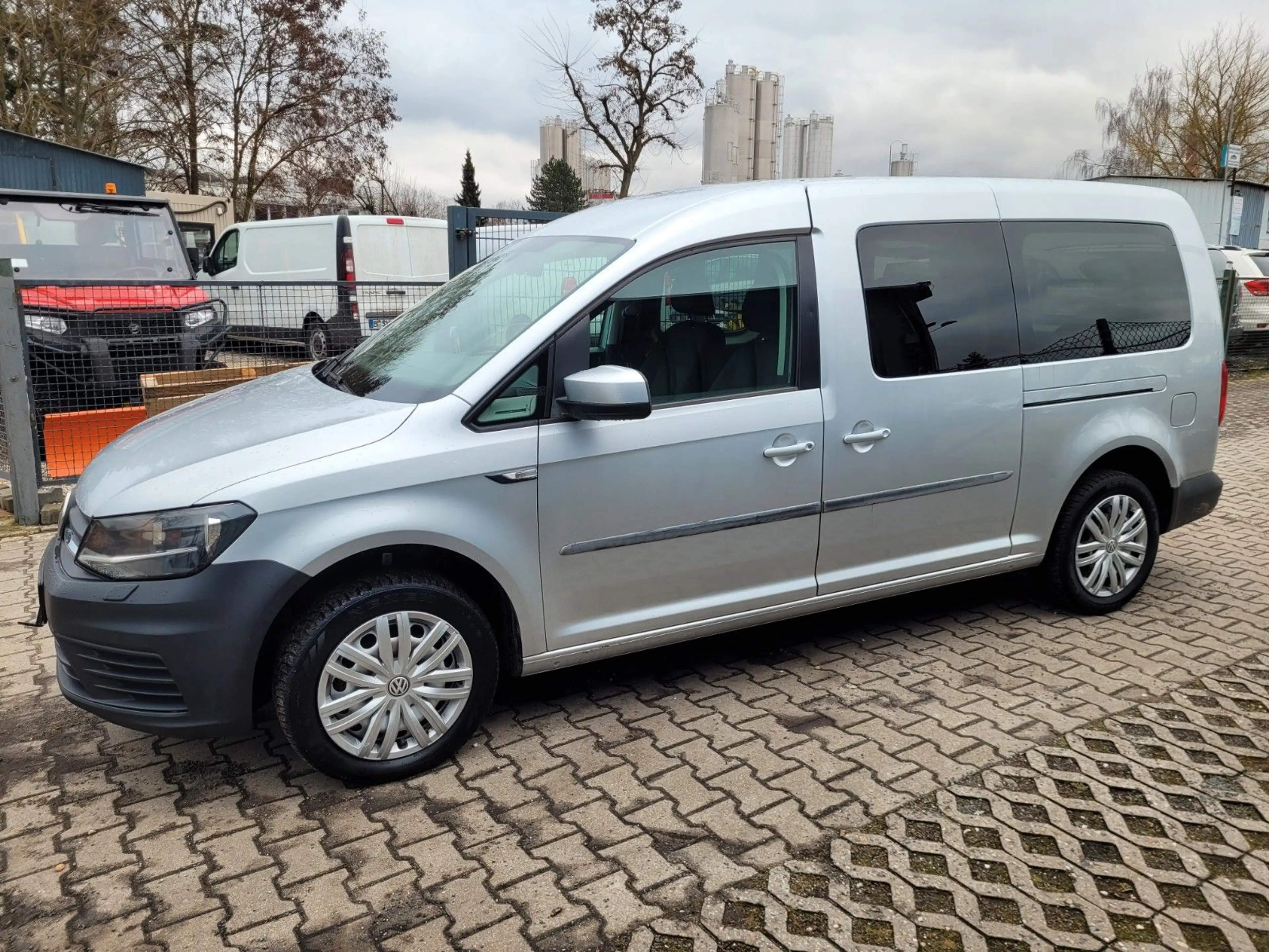 Volkswagen Caddy Caddy MaxRollstuhlrampe — photo 7