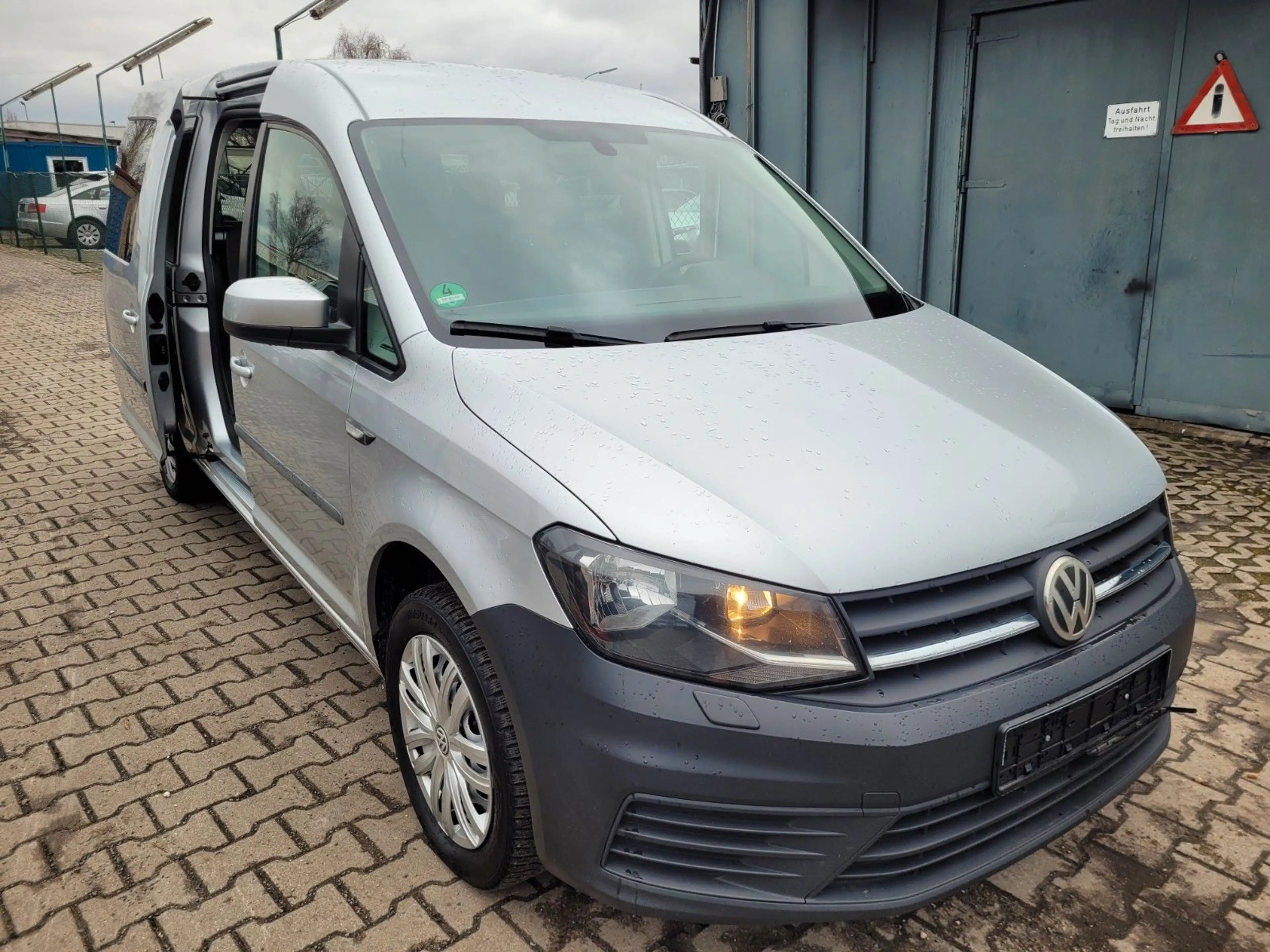 Volkswagen Caddy Caddy MaxRollstuhlrampe — photo 4