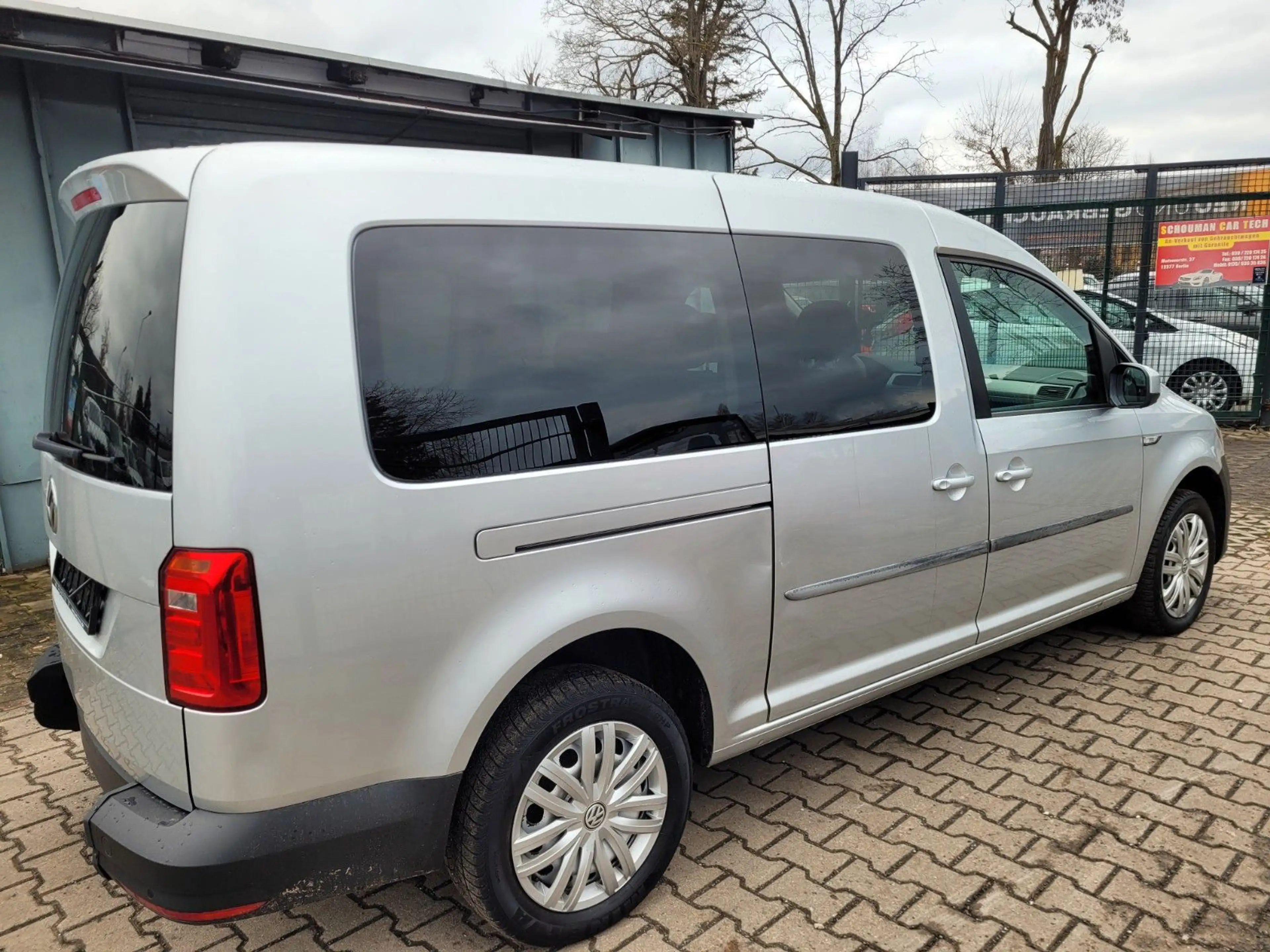 Volkswagen Caddy Caddy MaxRollstuhlrampe — photo 6