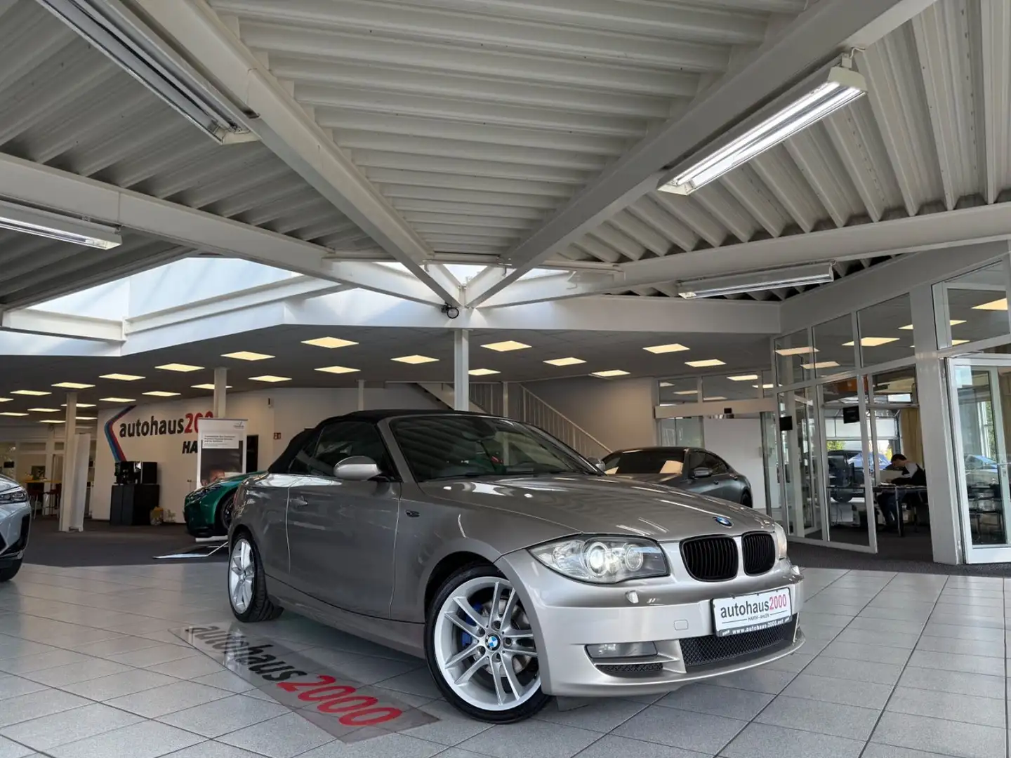 BMW 125 i Cabrio AUT./XENON/NAVI/PDC/BT/SHZ Silber - 1
