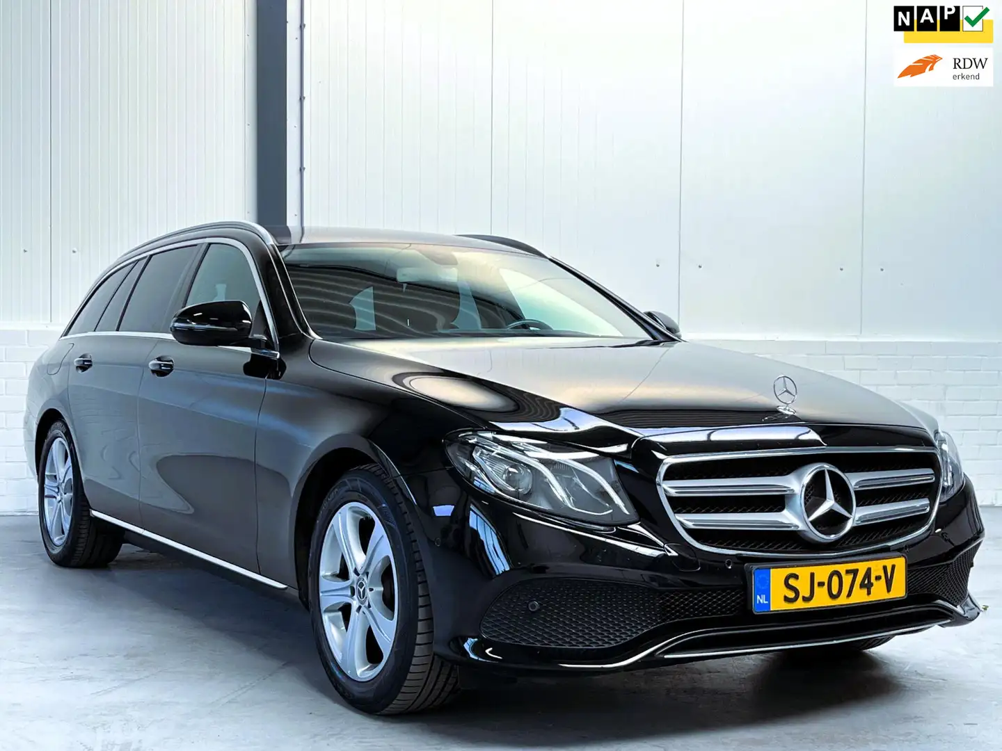 Mercedes-Benz E 220 Estate d Premium Plus Zwart - 1