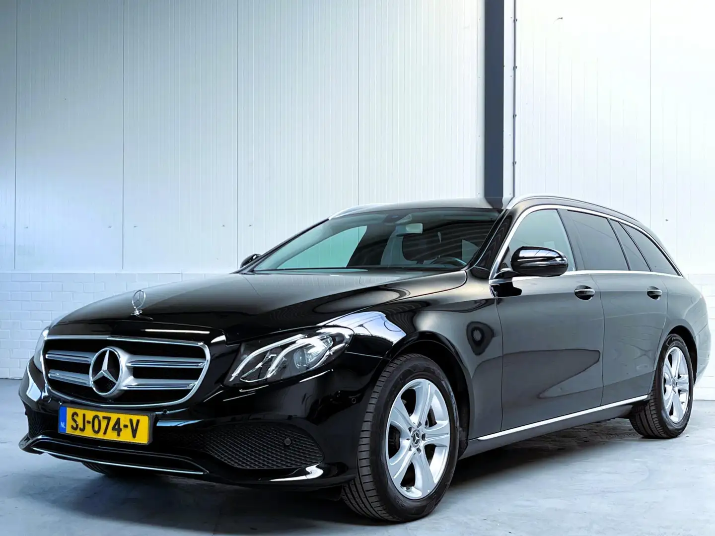 Mercedes-Benz E 220 Estate d Premium Plus Zwart - 2