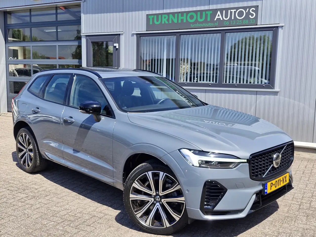 Volvo XC60 T8 Plug-in hybrid AWD R-Design FULL OPTION | LUCHT — photo 1 of 22