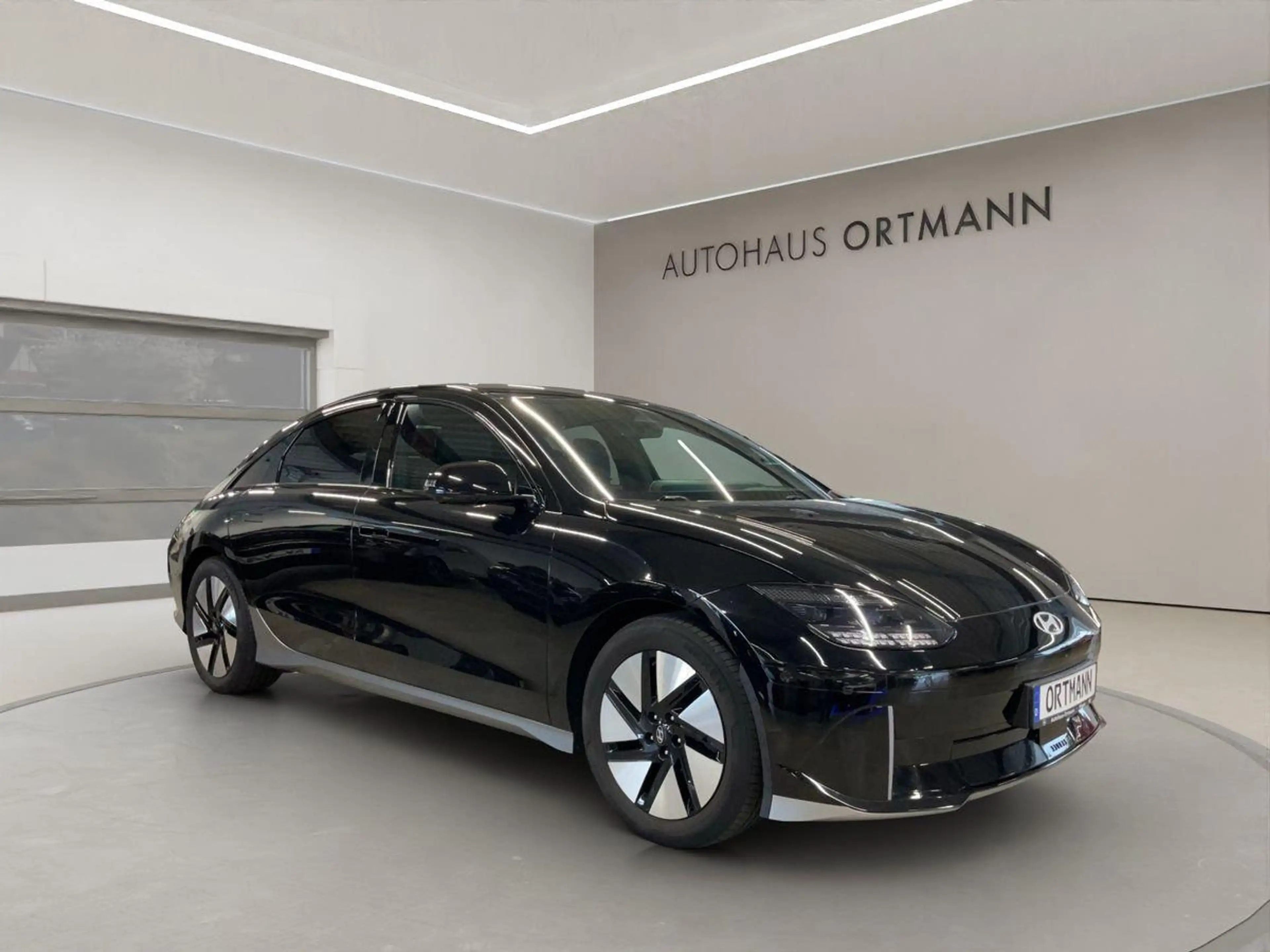 Hyundai IONIQ 6 'UNIQ' (325 PS) 84 kWh Allradantrieb