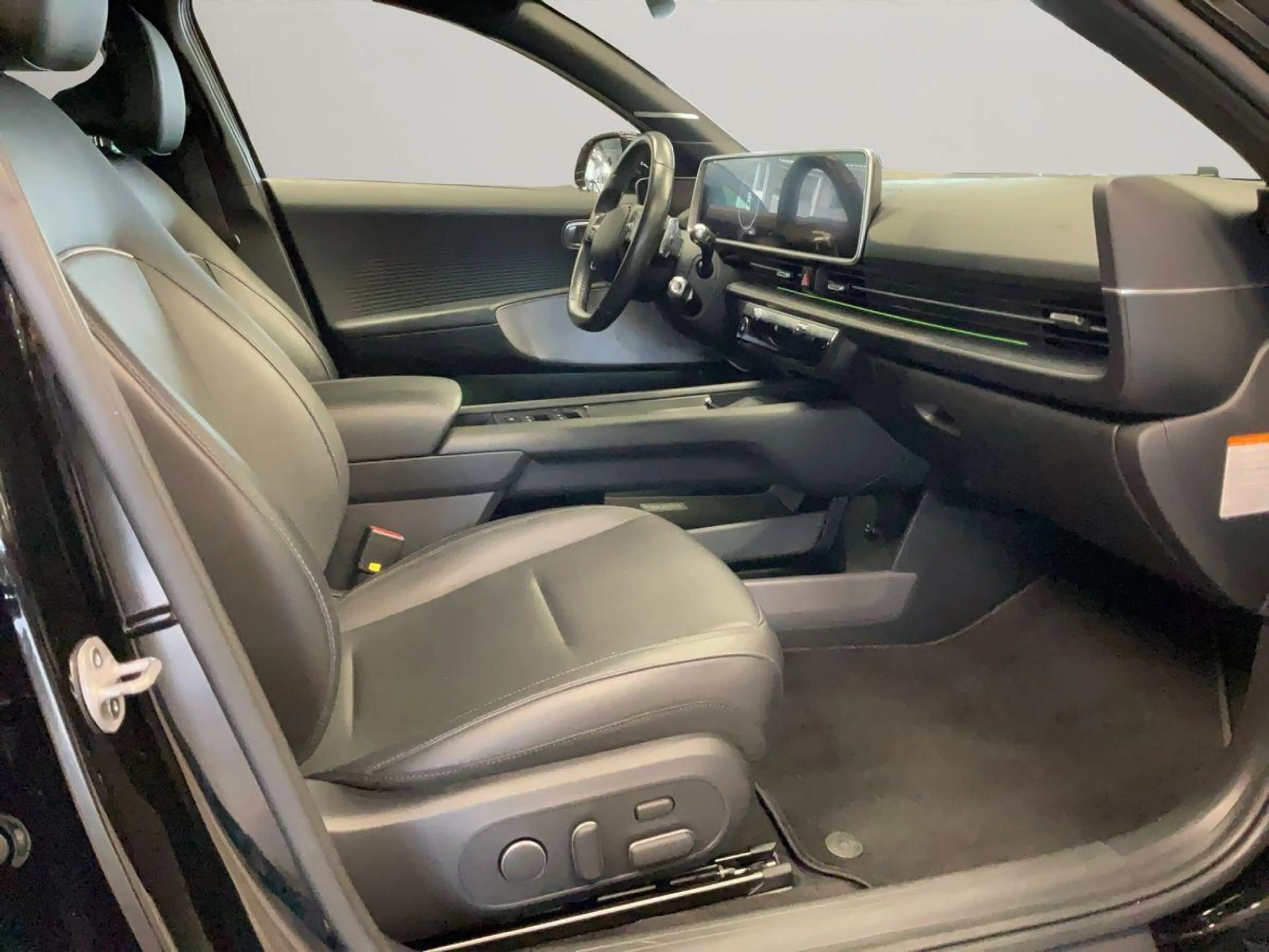 Hyundai IONIQ 6 'UNIQ' (325 PS) 84 kWh Allradantrieb — photo 14