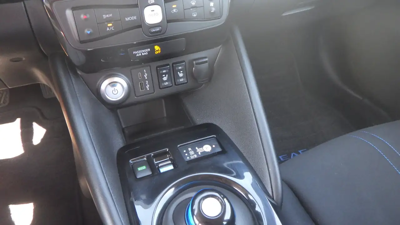 Nissan Leaf снимка Nissan Leaf