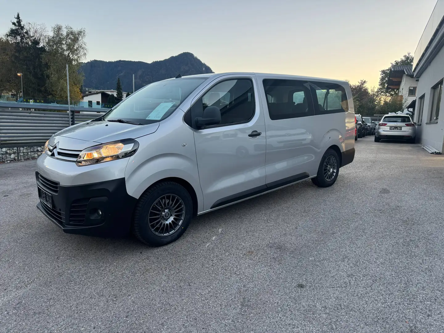 Citroen Jumpy 9 Sitzer Bus Grau - 2