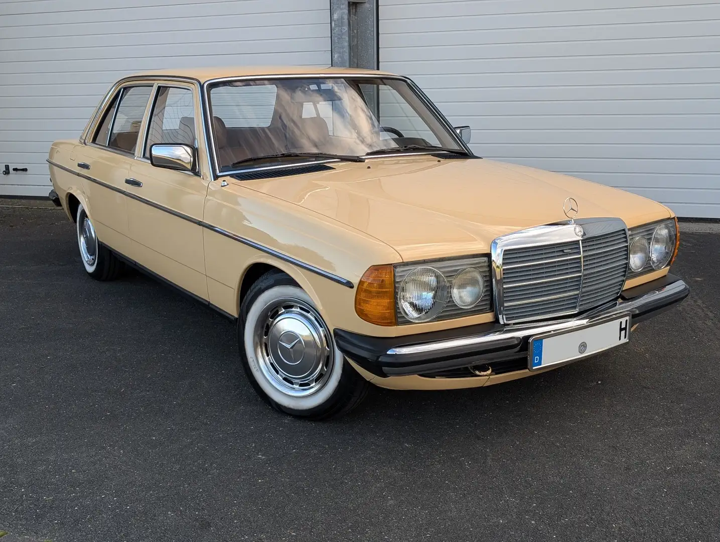 Mercedes-Benz Baureihe 123 200 D - 1