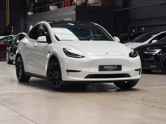 Tesla Model Y LONG RANGE - ALL WHEEL DRIVE - HIGHWAY AUTOPILOT - 20 INCH WHEELS - TOW HOOK
