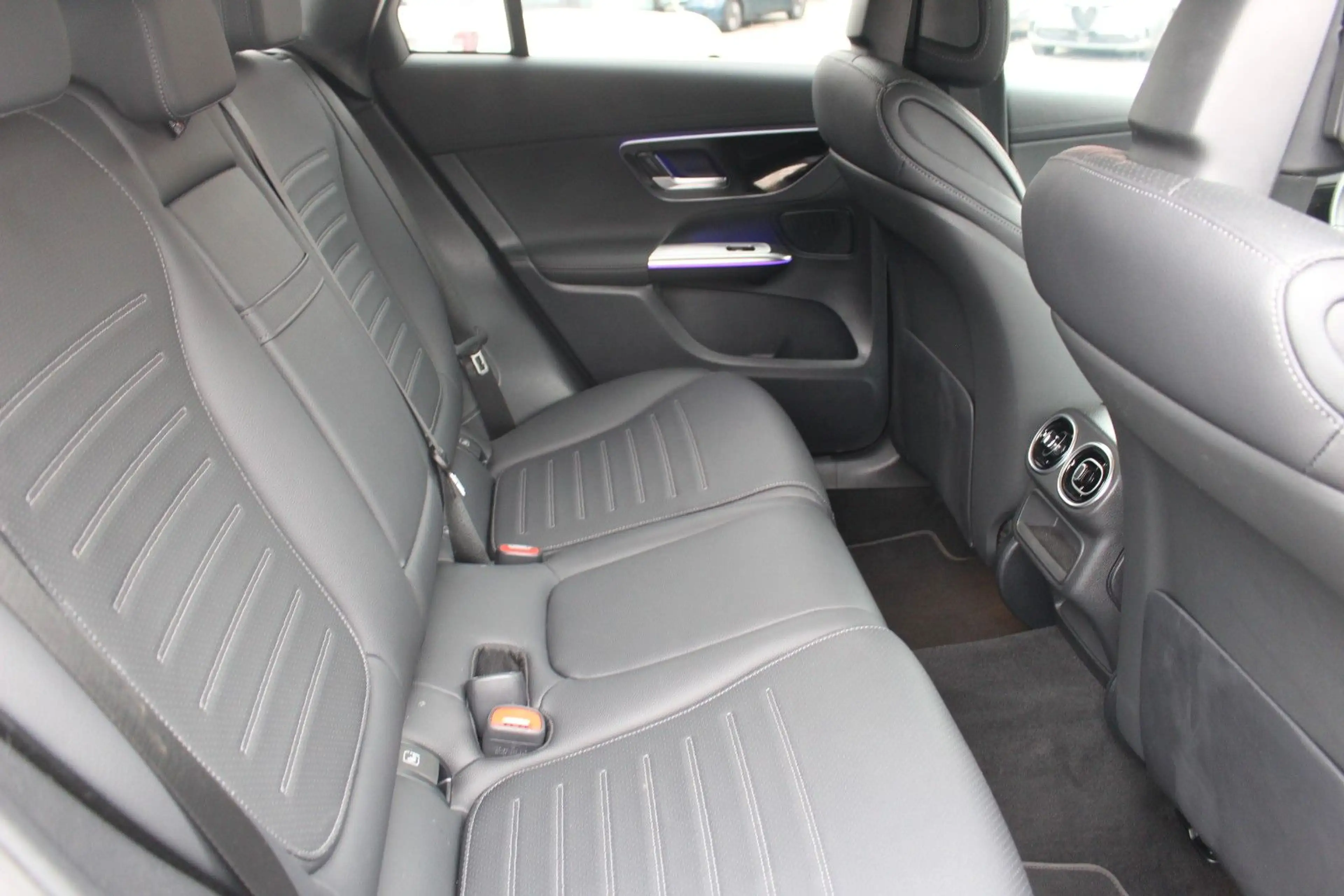 Mercedes-Benz GLC 200 d 4Matic Edition AMG Line 360°KAMERA — photo 6
