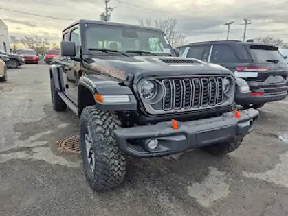 Black 2026 Jeep Gladiator Mojave X Crew Cab 4WD Pickup Truck Four-Wheel Drive 8-Speed Automatic