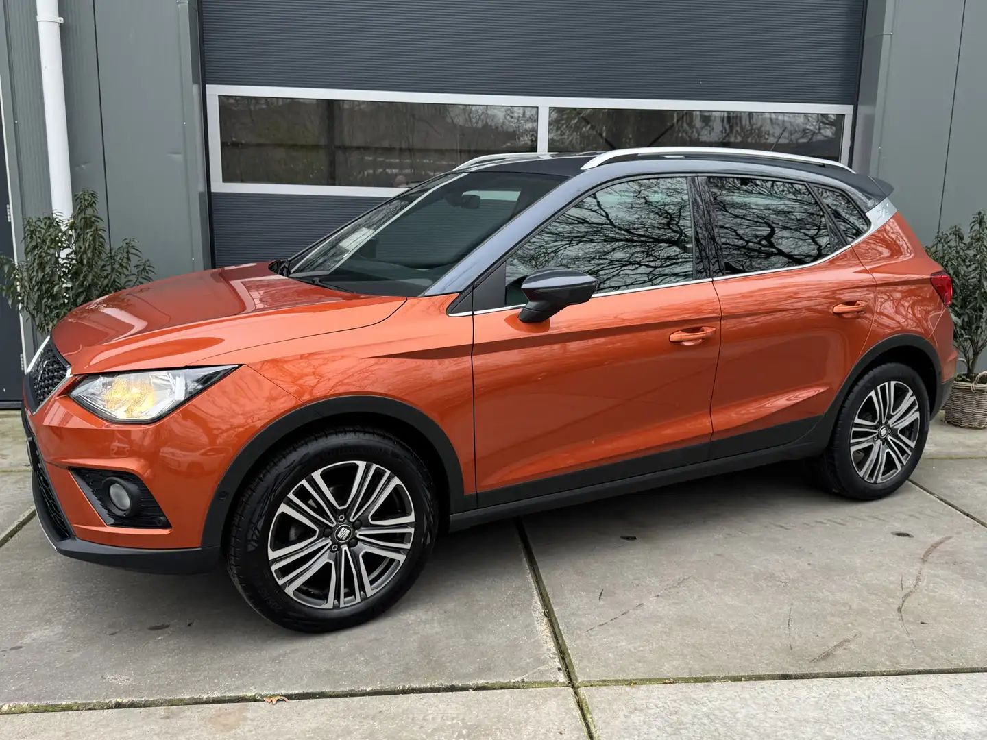 SEAT Arona 1.0 TSI 115pk H6 Xcellence Business Intense Climat Oranje - 2