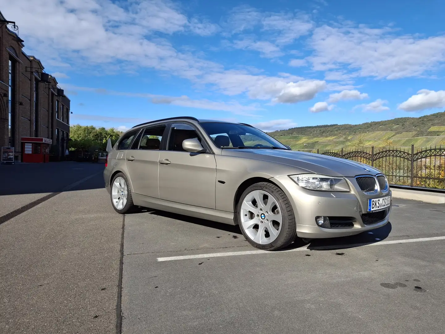 BMW 320 320d DPF Touring Aut. Edition Fleet Exclusive Braun - 1