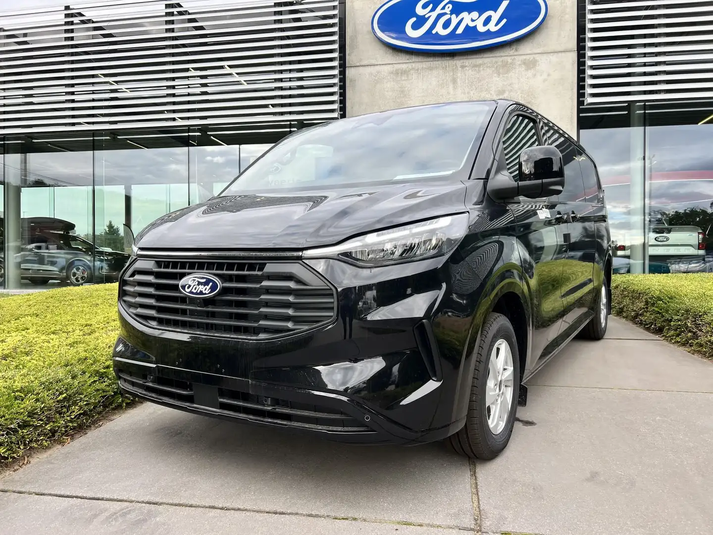 Ford Transit Custom LIMITED / 320 LENGTE 2 / 136 PK / Elektrische sch Zwart - 2