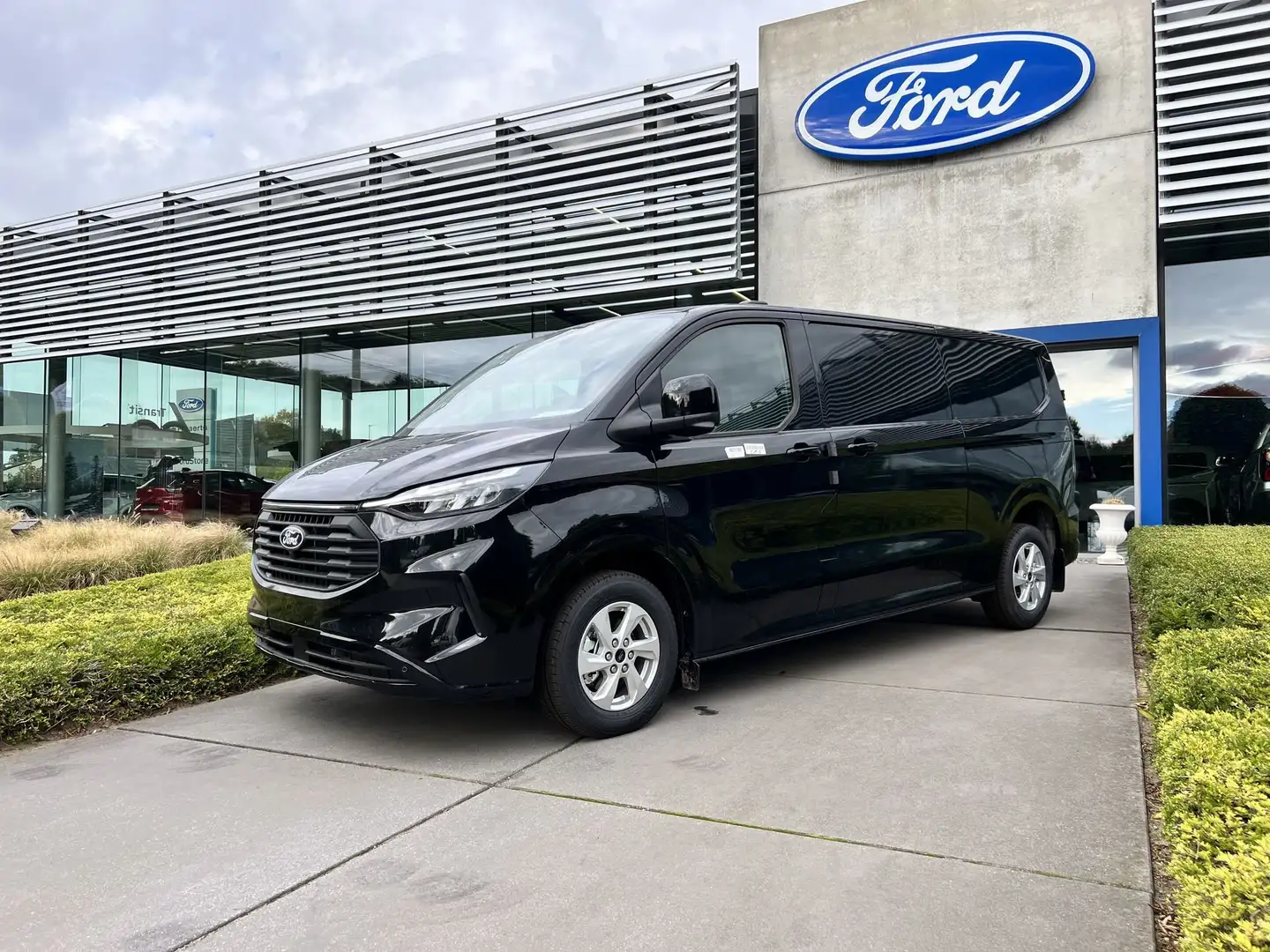 Ford Transit Custom LIMITED / 320 LENGTE 2 / 136 PK / Elektrische sch Zwart - 1