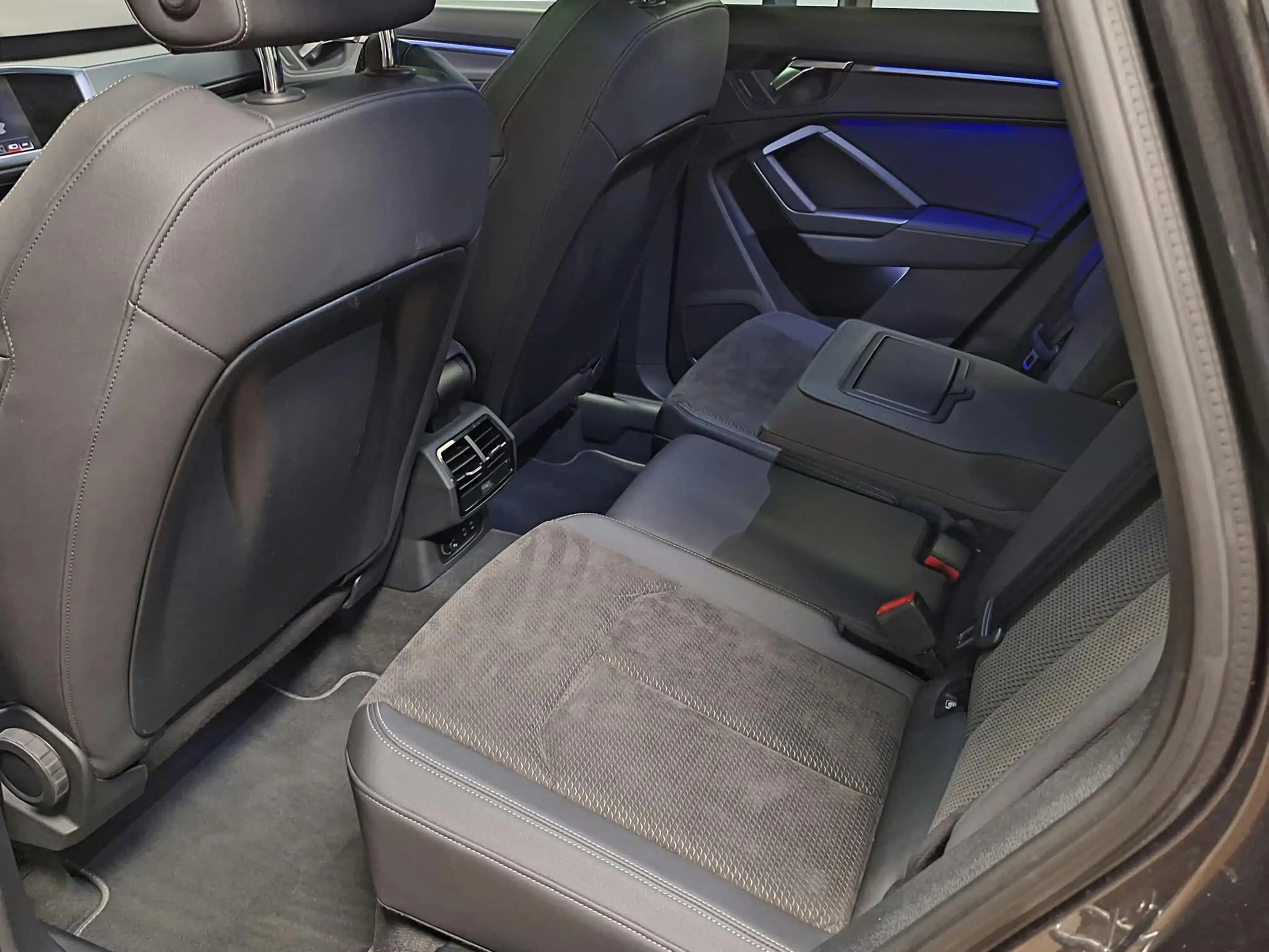 Audi Q3 45 TFSI e S edition PHEV NAP/Pano/Trekh/Ambient — photo 23