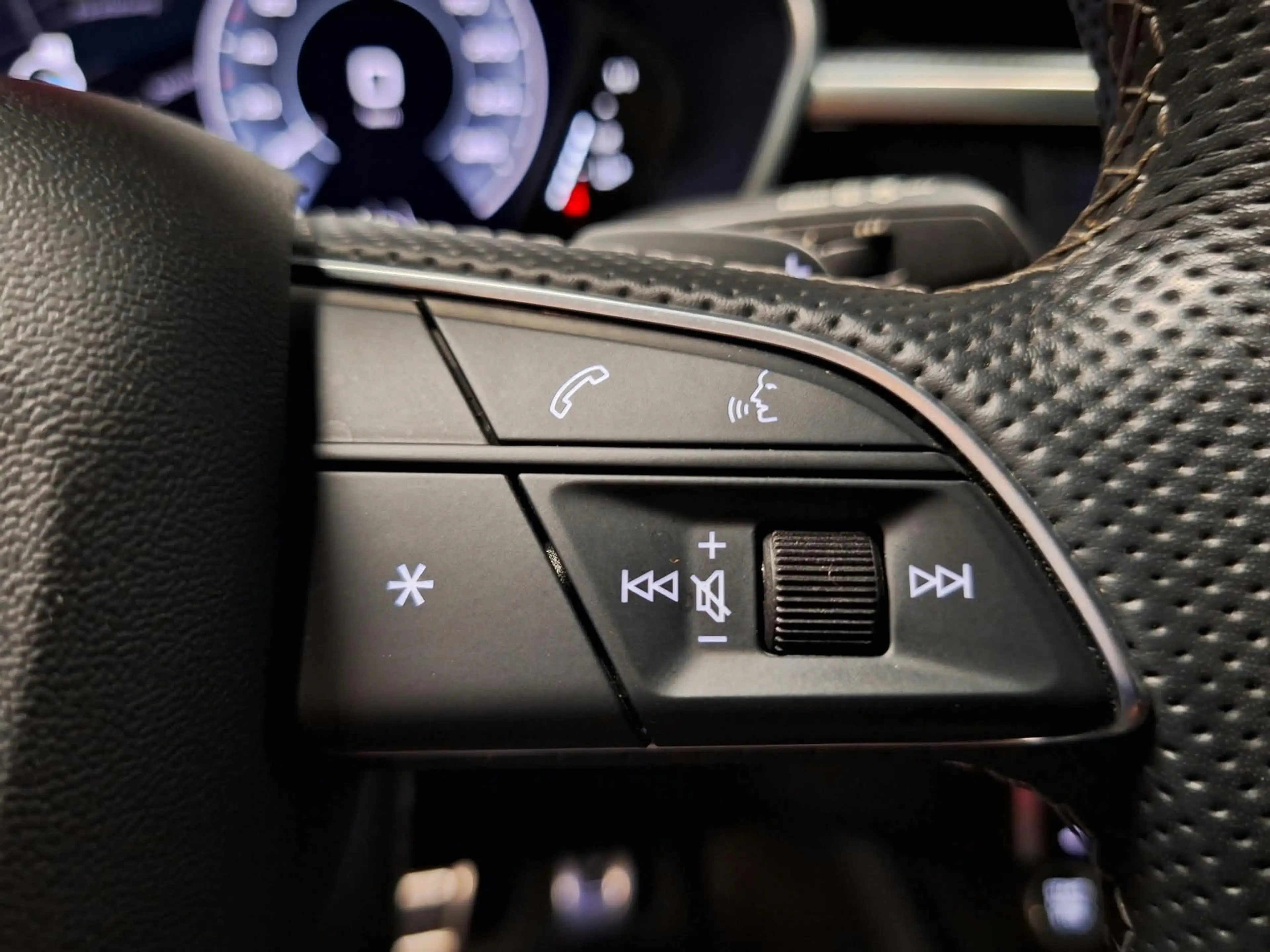 Audi Q3 45 TFSI e S edition PHEV NAP/Pano/Trekh/Ambient — photo 30