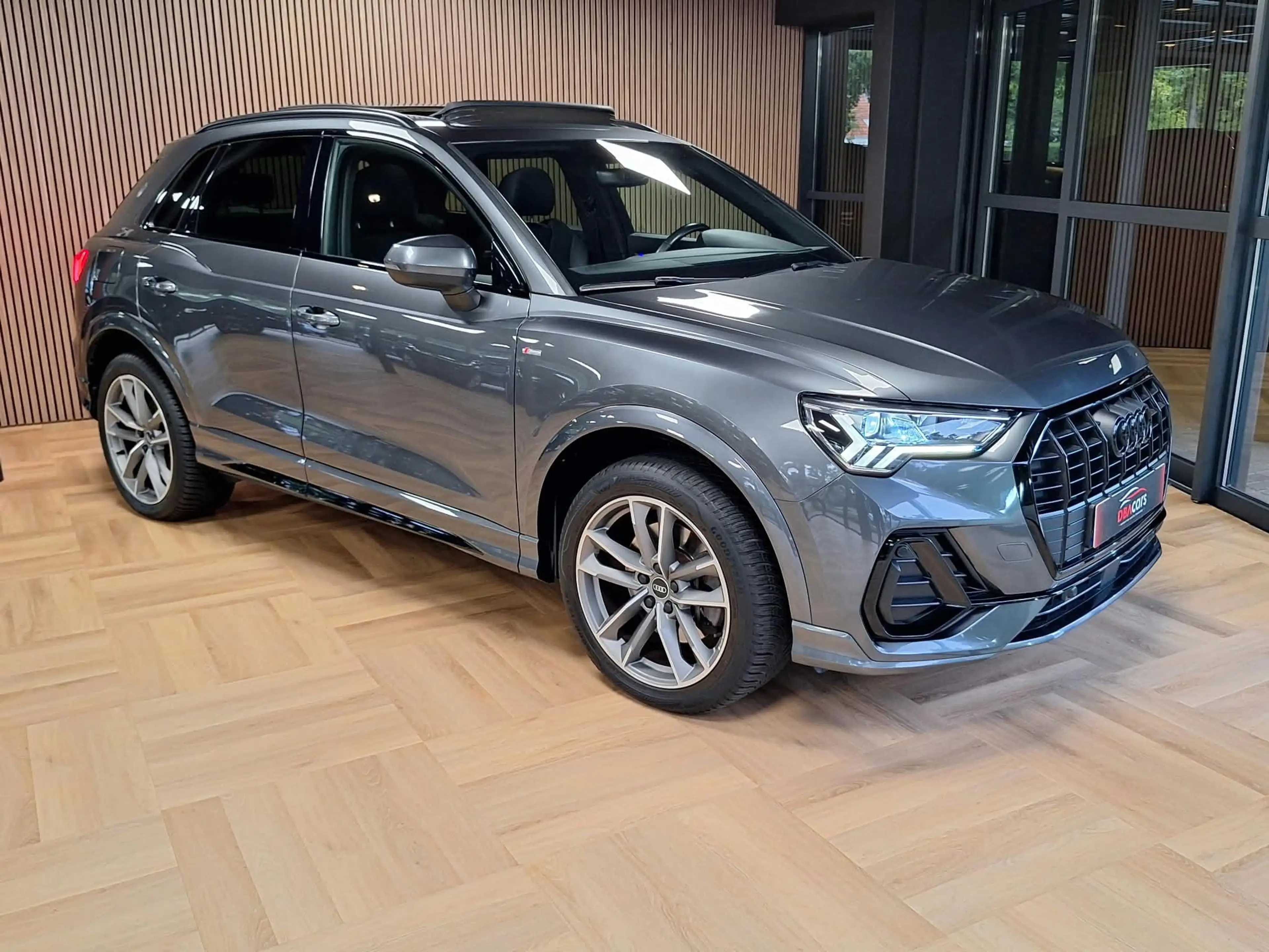 Audi Q3 45 TFSI e S edition PHEV NAP/Pano/Trekh/Ambient — photo 13