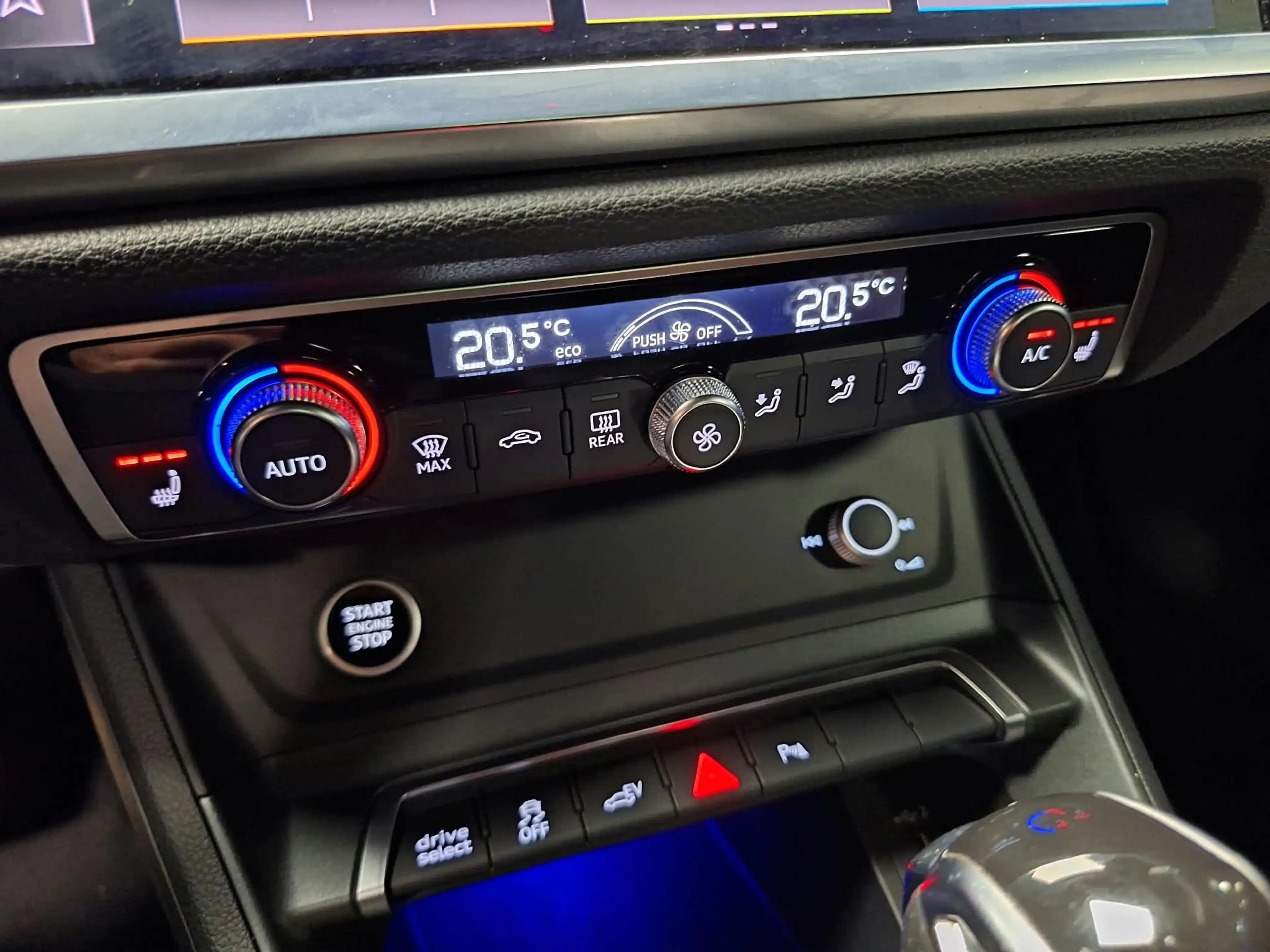 Audi Q3 45 TFSI e S edition PHEV NAP/Pano/Trekh/Ambient — photo 32