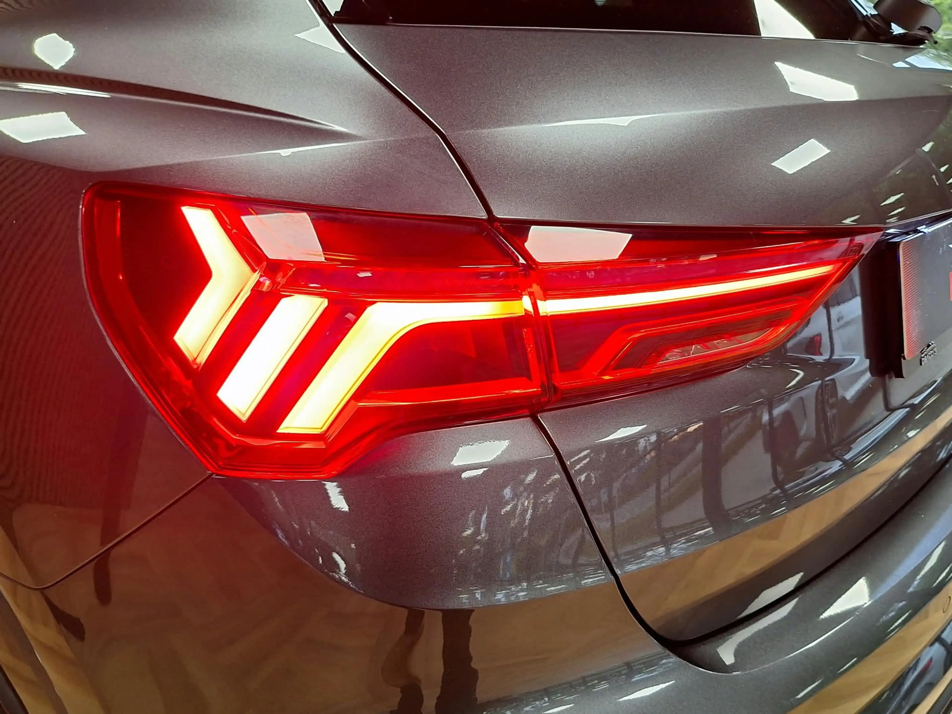 Audi Q3 45 TFSI e S edition PHEV NAP/Pano/Trekh/Ambient — photo 16