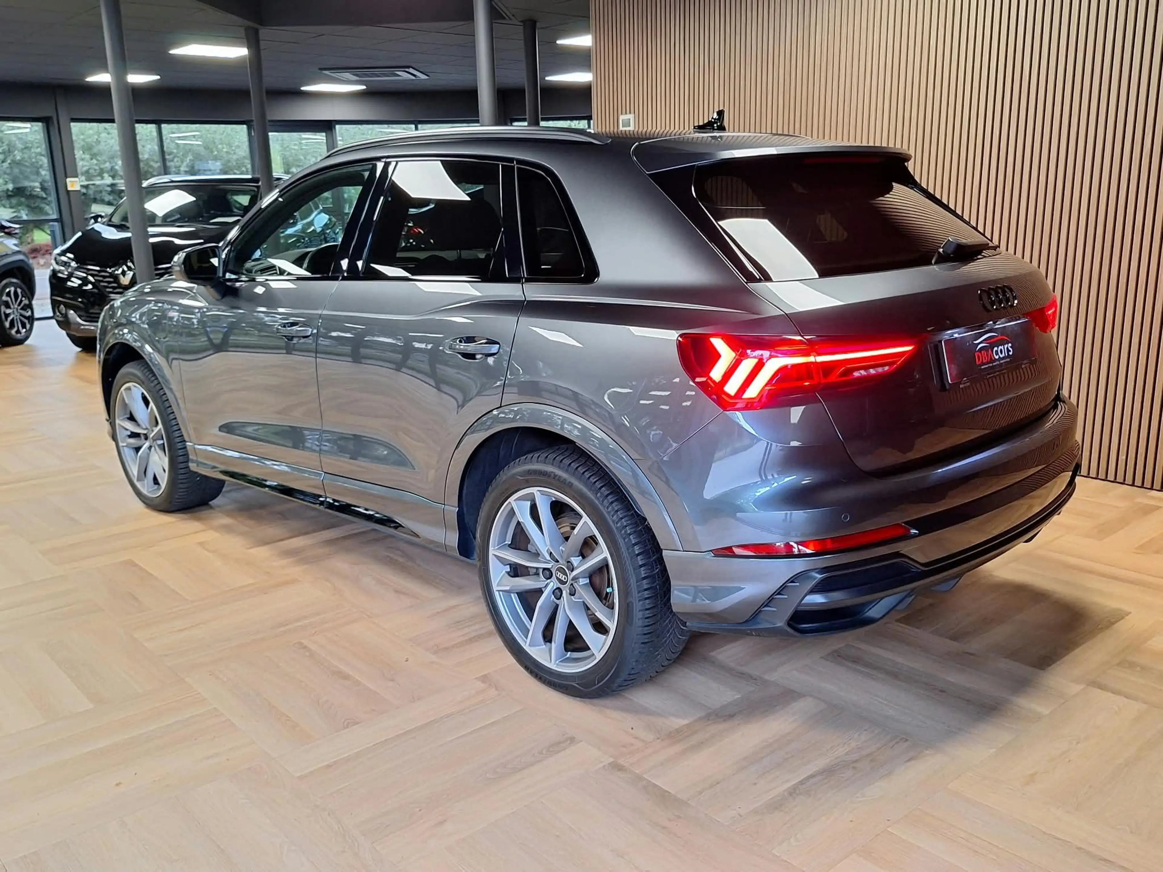 Audi Q3 45 TFSI e S edition PHEV NAP/Pano/Trekh/Ambient — photo 8