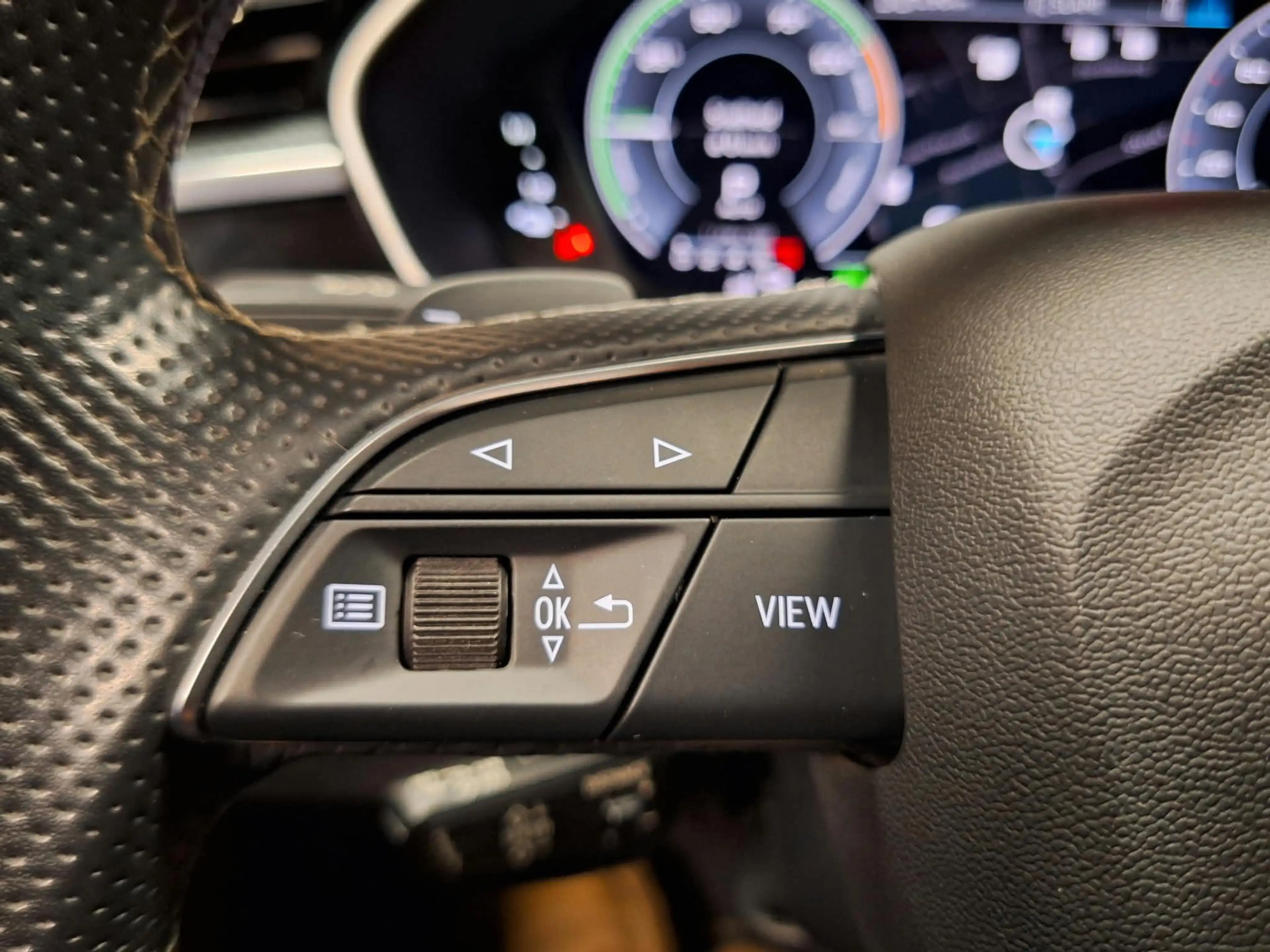 Audi Q3 45 TFSI e S edition PHEV NAP/Pano/Trekh/Ambient — photo 29