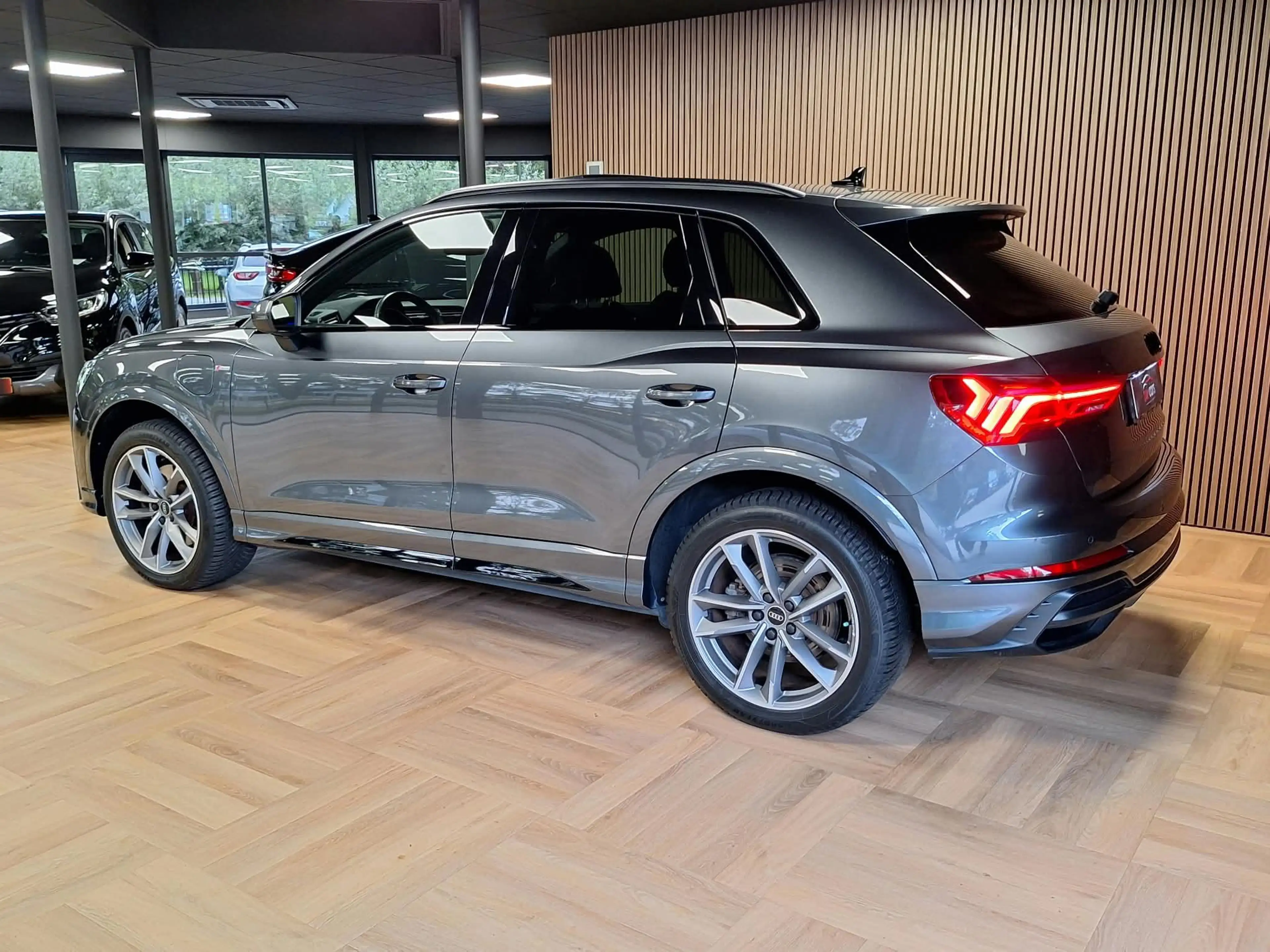 Audi Q3 45 TFSI e S edition PHEV NAP/Pano/Trekh/Ambient — photo 6