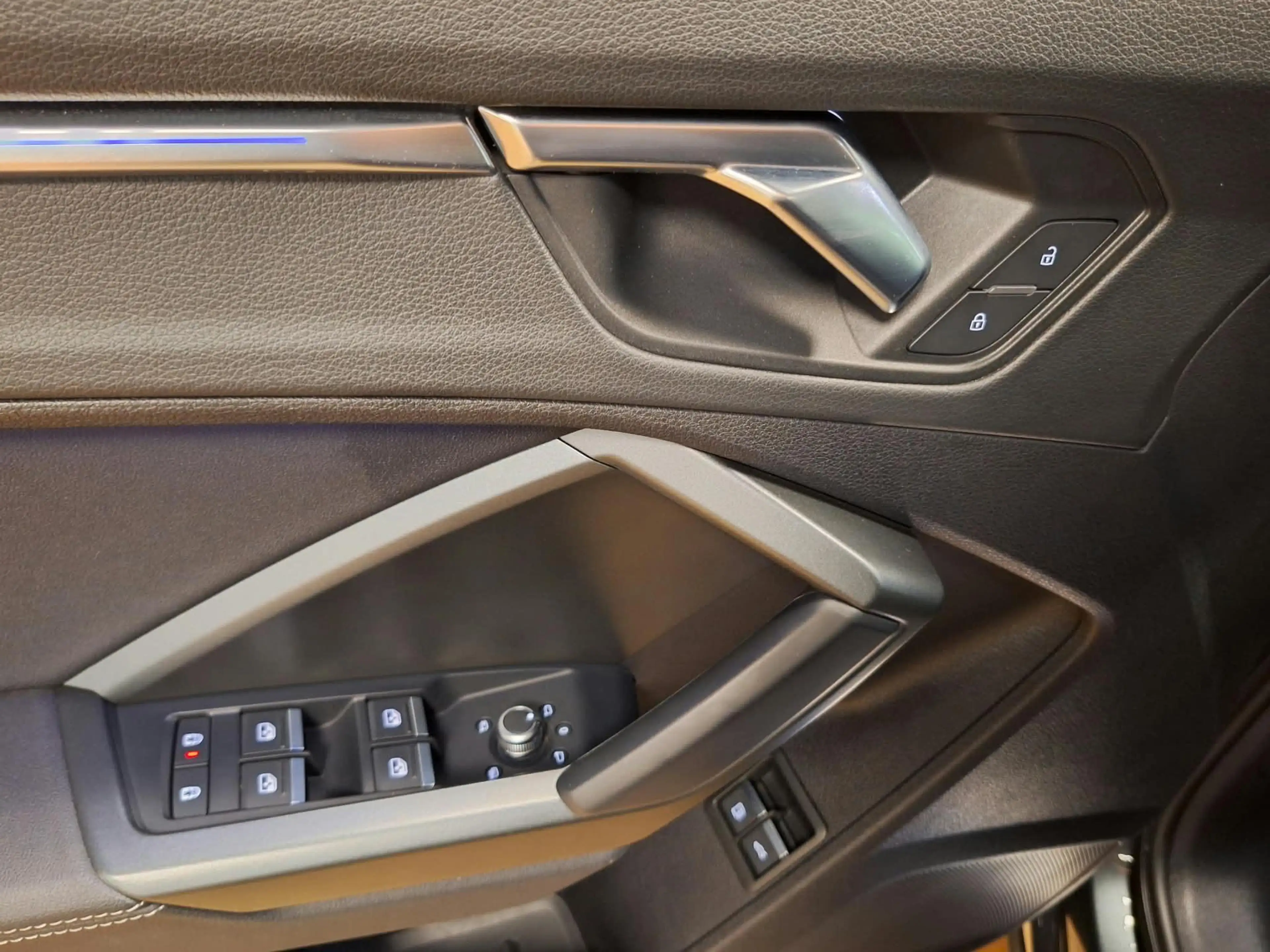 Audi Q3 45 TFSI e S edition PHEV NAP/Pano/Trekh/Ambient — photo 27