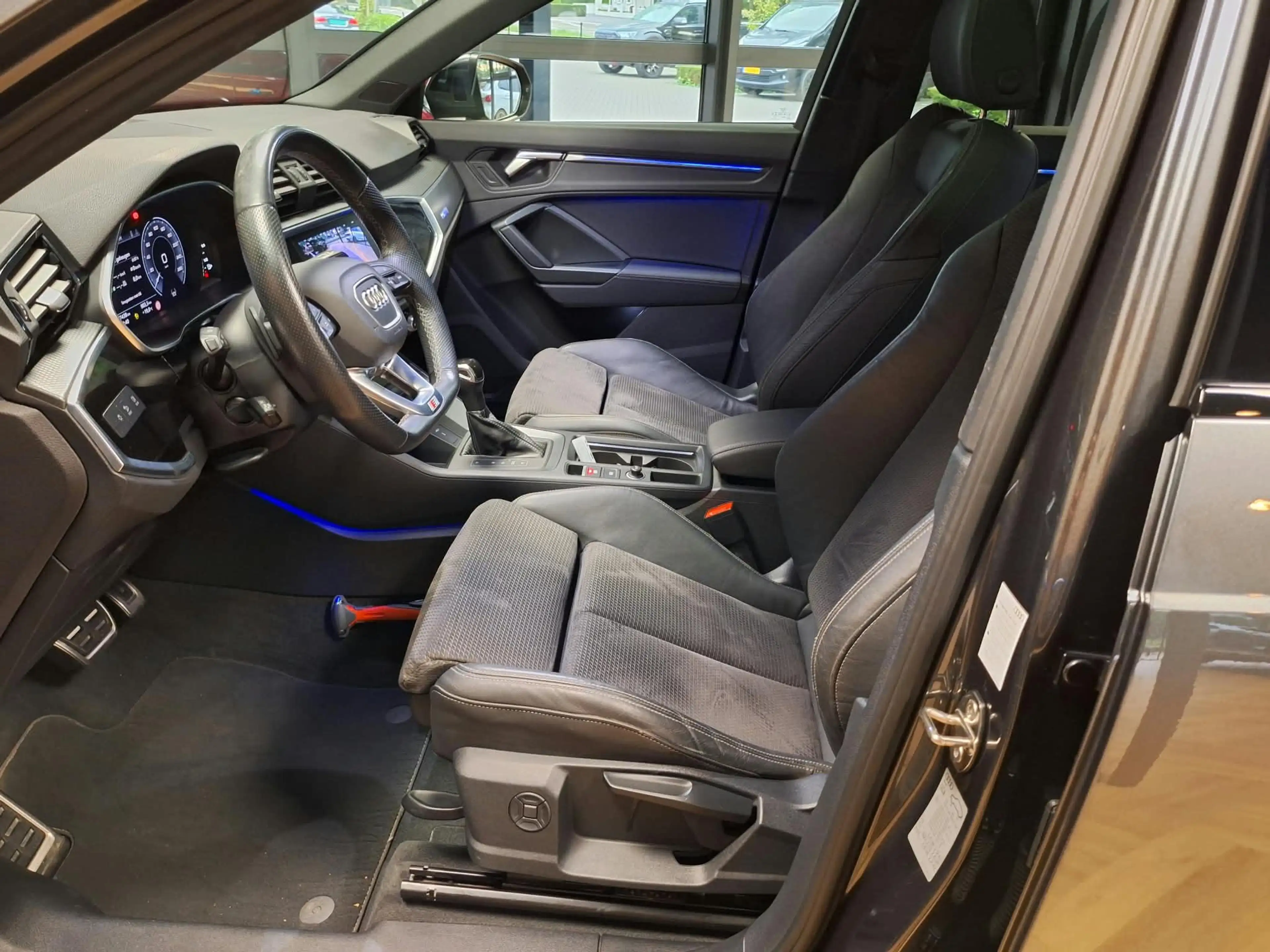 Audi Q3 45 TFSI e S edition PHEV NAP/Pano/Trekh/Ambient — photo 25