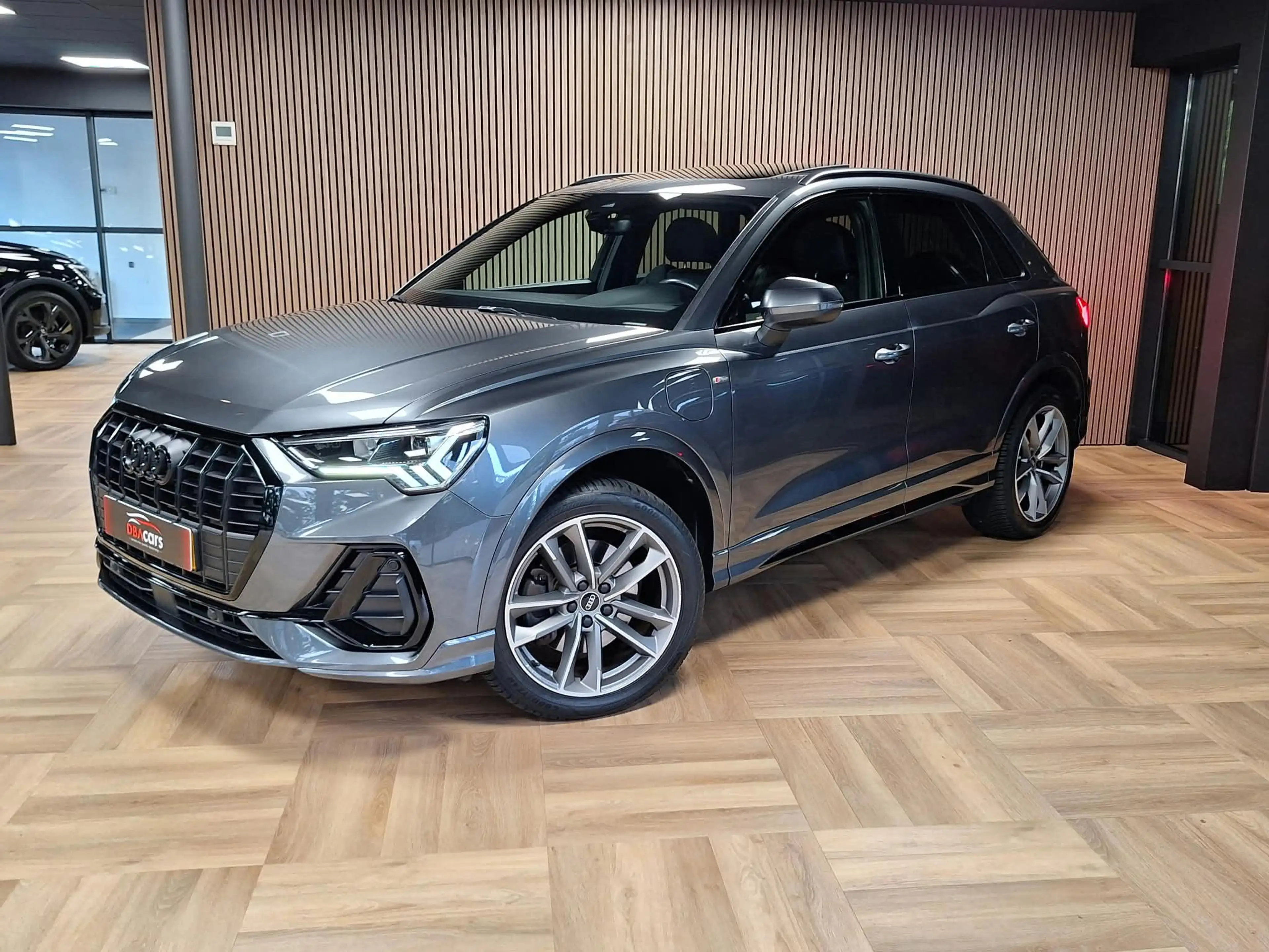 Audi Q3 45 TFSI e S edition PHEV NAP/Pano/Trekh/Ambient — photo 2