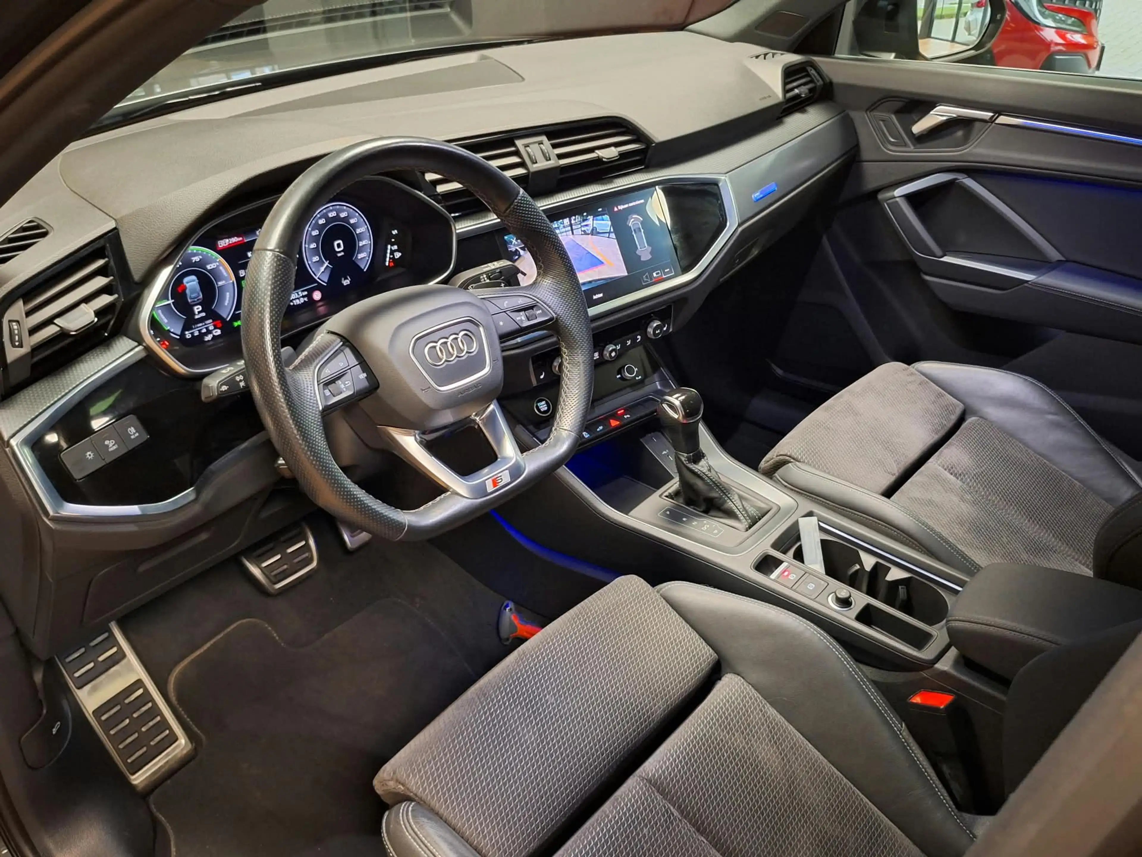 Audi Q3 45 TFSI e S edition PHEV NAP/Pano/Trekh/Ambient — photo 24