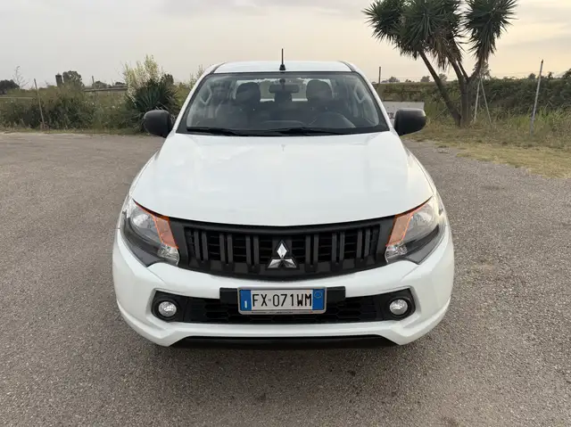Mitsubishi L200 d.cab 2.4d Invite 4wd 154cv N1 E6
