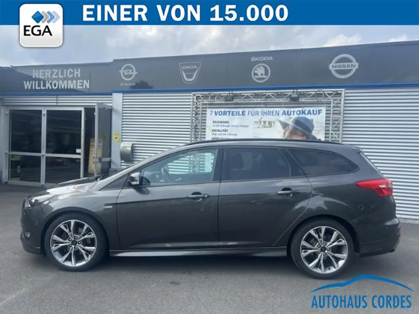 Ford Focus TUNIER 1.5 EcoBoost ST LINE AUTOM*NAVI*BTH*XENON*P Gris - 2