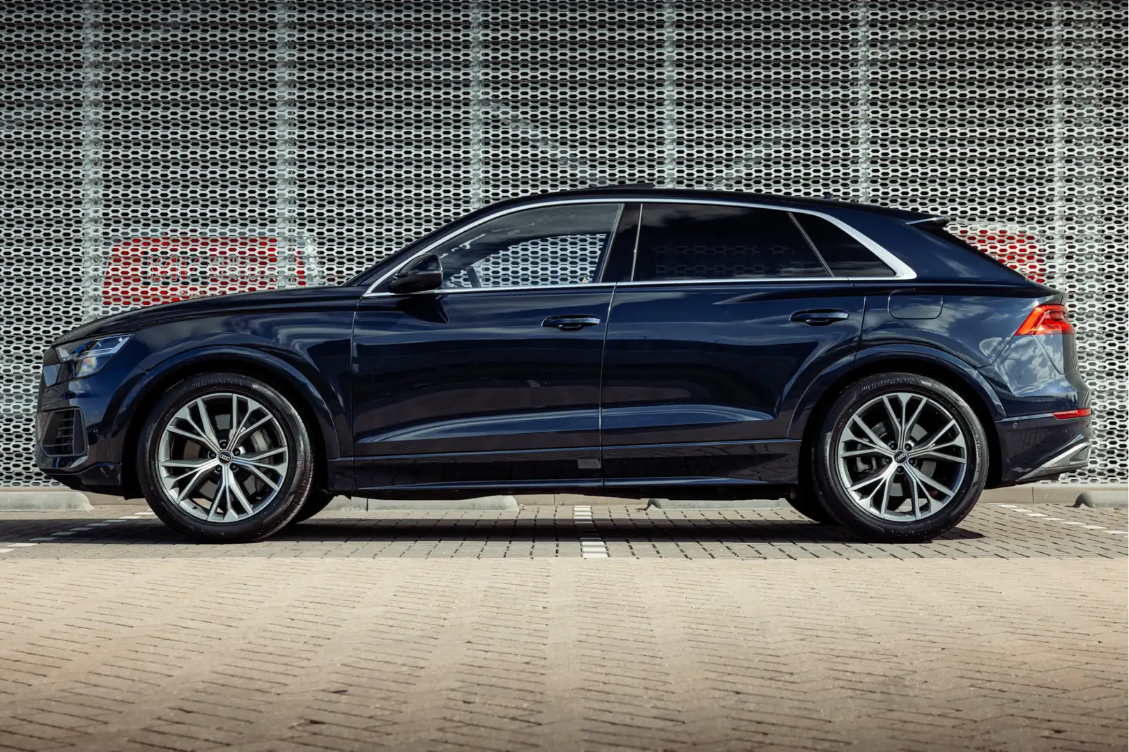Audi Q8 55 TFSI e 381pk quattro Pro Line Advanced | Luchtv Blauw - 2