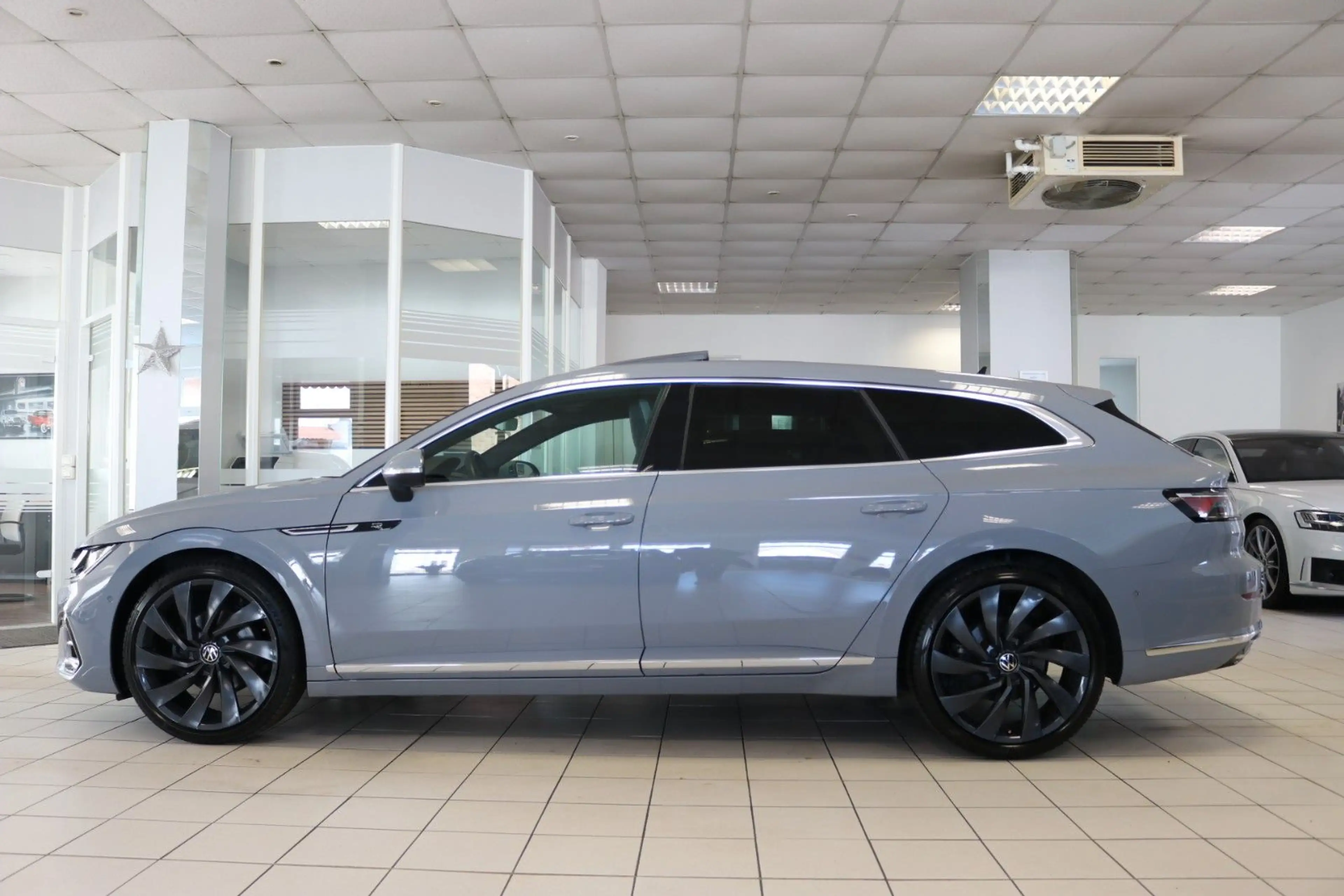 Volkswagen Arteon Shooting Brake R-Line DCC IQ.Light 360° — photo 12