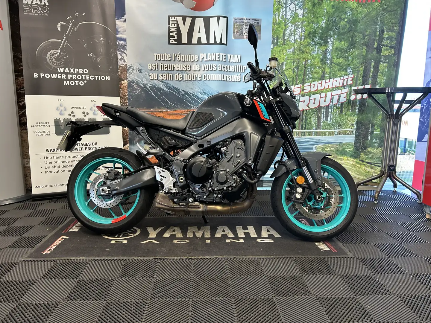 Yamaha MT-09 Gris - 1